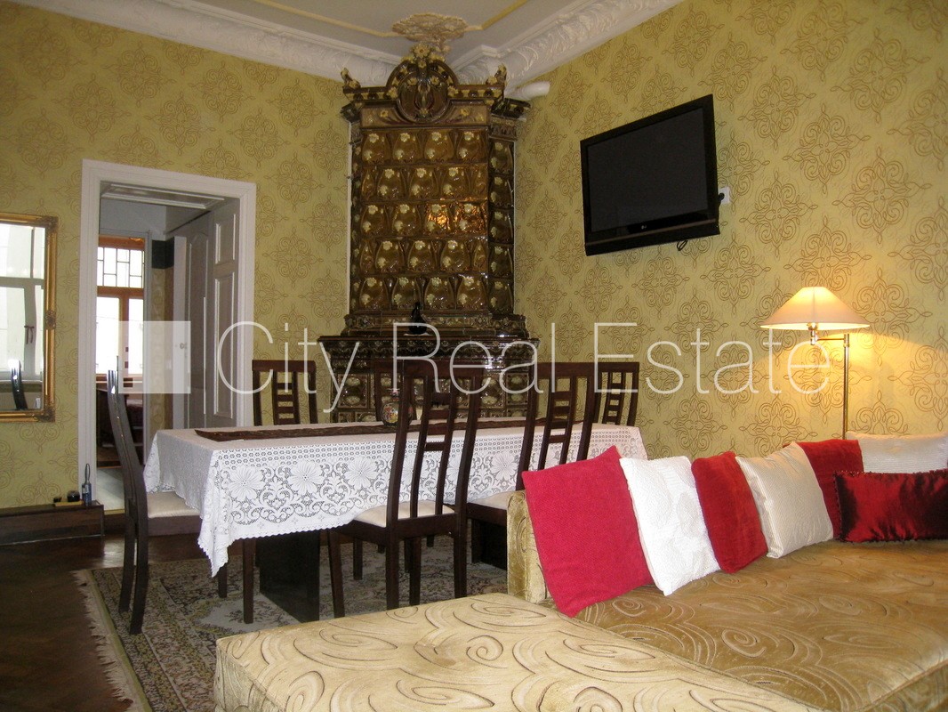 Sludinājumi. Fasādes māja, renovēta māja, ieeja no ielas, ir lifts, kāpņu telpa pēc kosmētiskā remonta, logi Cena: 550 EUR/mēn Foto #5