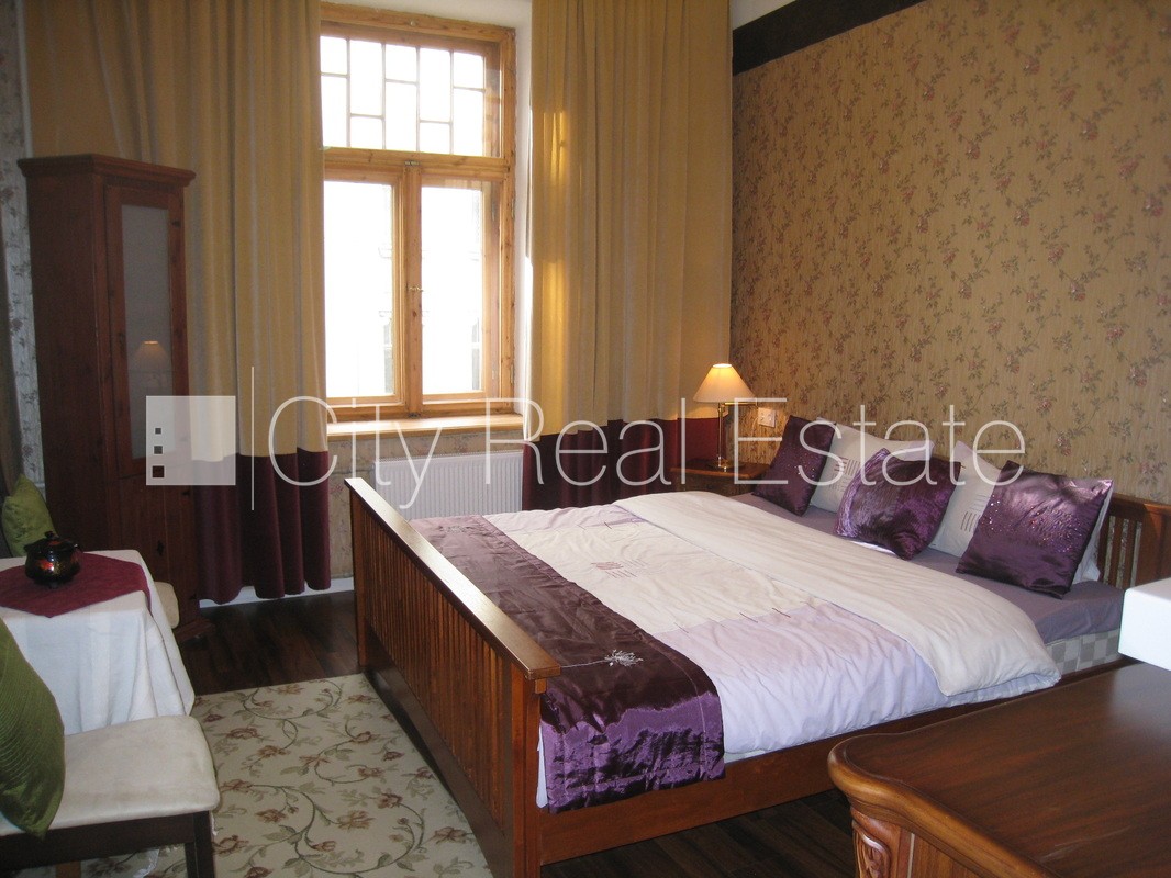 Sludinājumi. Fasādes māja, renovēta māja, ieeja no ielas, ir lifts, kāpņu telpa pēc kosmētiskā remonta, logi Cena: 550 EUR/mēn Foto #9