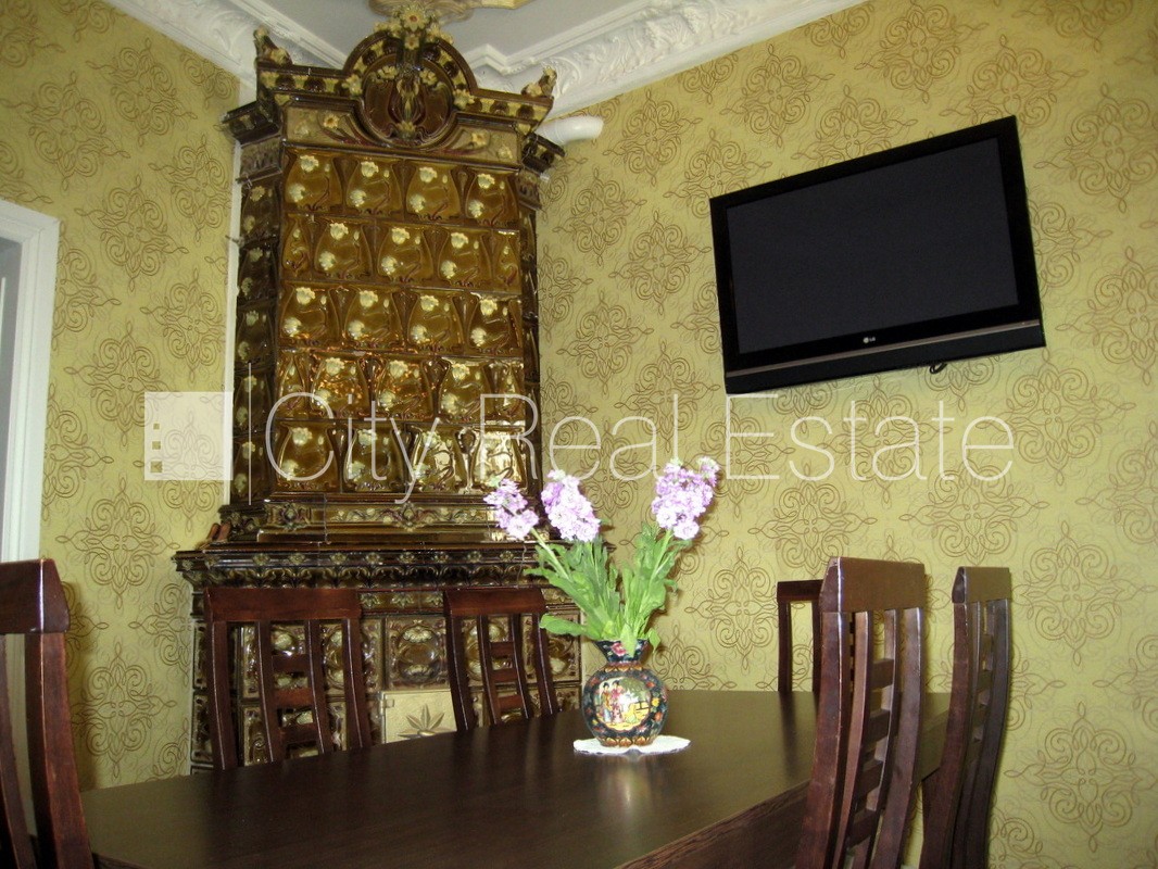 Sludinājumi. Fasādes māja, renovēta māja, ieeja no ielas, ir lifts, kāpņu telpa pēc kosmētiskā remonta, logi Cena: 550 EUR/mēn Foto #7