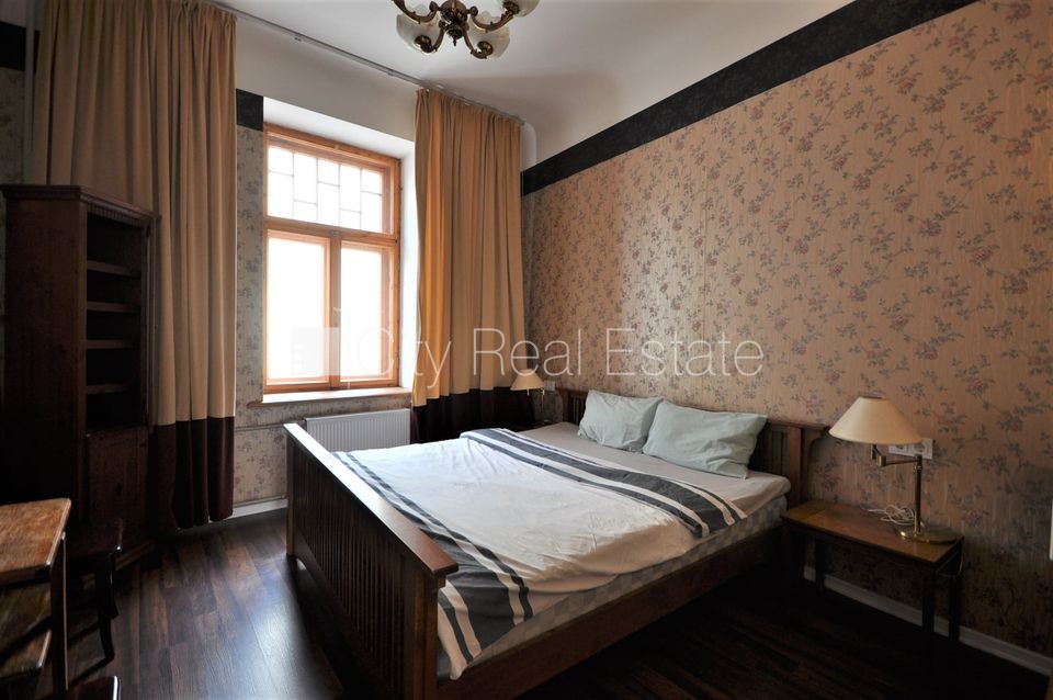 Sludinājumi. Fasādes māja, renovēta māja, ieeja no ielas, ir lifts, kāpņu telpa pēc kosmētiskā remonta, logi Cena: 550 EUR/mēn Foto #8