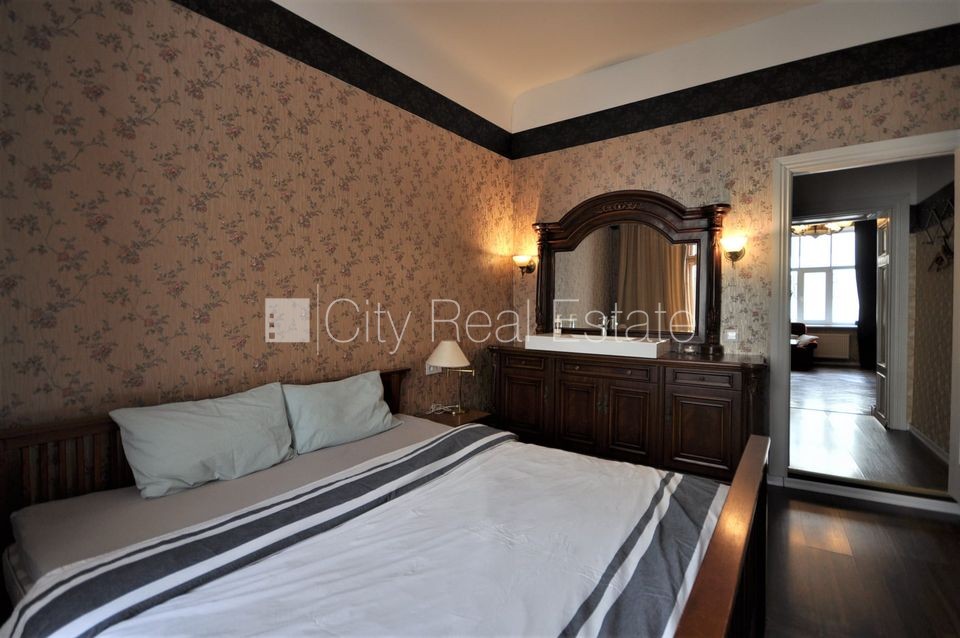 Sludinājumi. Fasādes māja, renovēta māja, ieeja no ielas, ir lifts, kāpņu telpa pēc kosmētiskā remonta, logi Cena: 550 EUR/mēn Foto #10