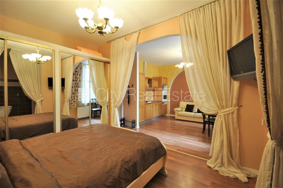 Sludinājumi. Šo dzīvokli izīrē pa diennaktīm (īstermiņa īre), īres cena sludinājumā norādīta par vienu diennakts Cena: 70 EUR/mēn Foto #1