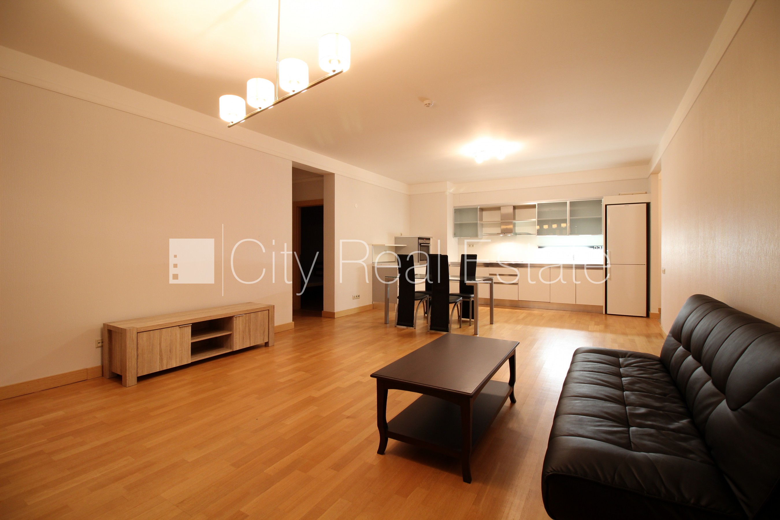 Sludinājumi. Projekts - Panorama Plaza, labiekārtota apzaļumota teritorija, pazemes autostāvvieta, iebraukšana Cena: 850 EUR/mēn Foto #1