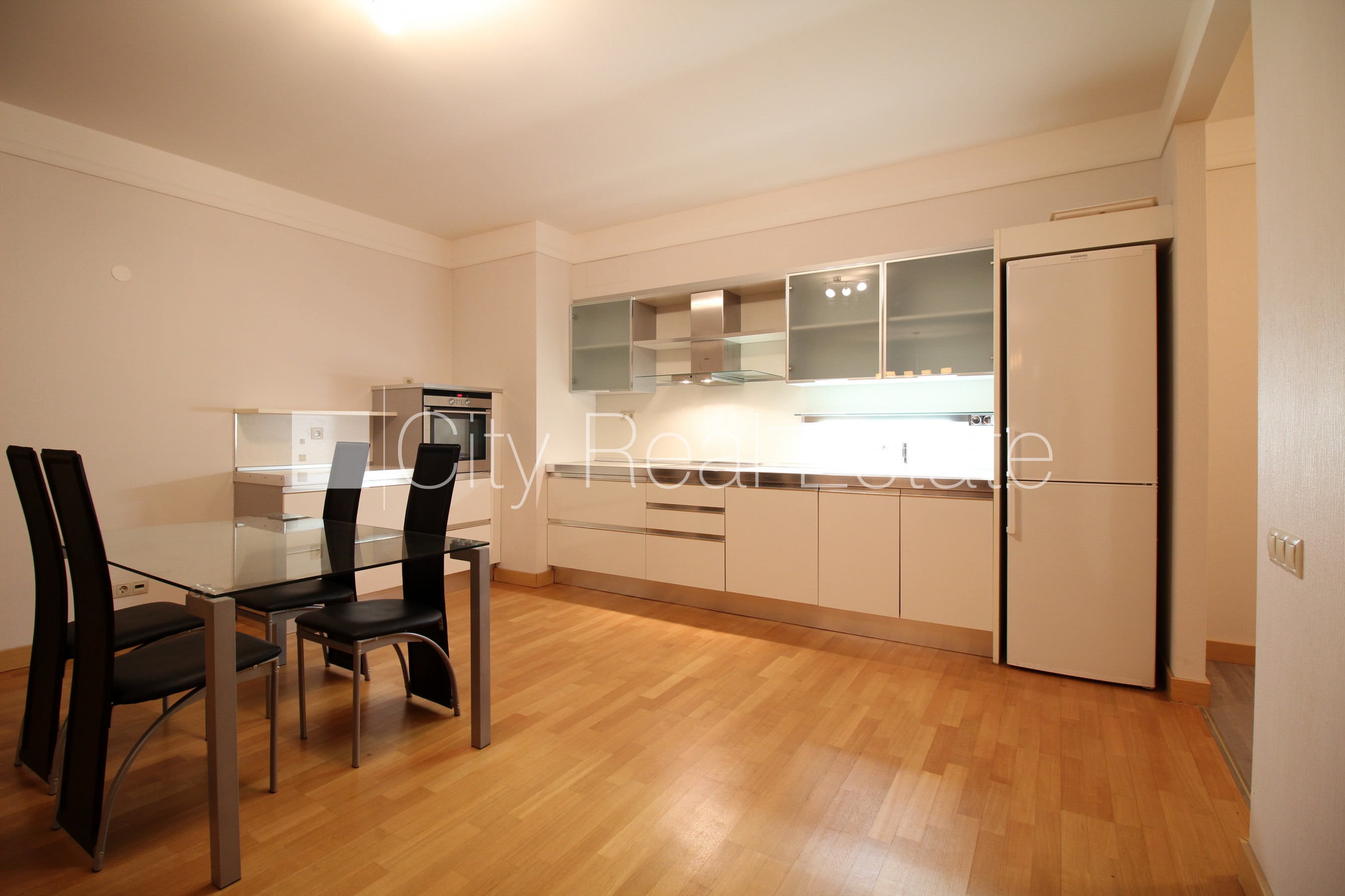 Sludinājumi. Projekts - Panorama Plaza, labiekārtota apzaļumota teritorija, pazemes autostāvvieta, iebraukšana Cena: 850 EUR/mēn Foto #4