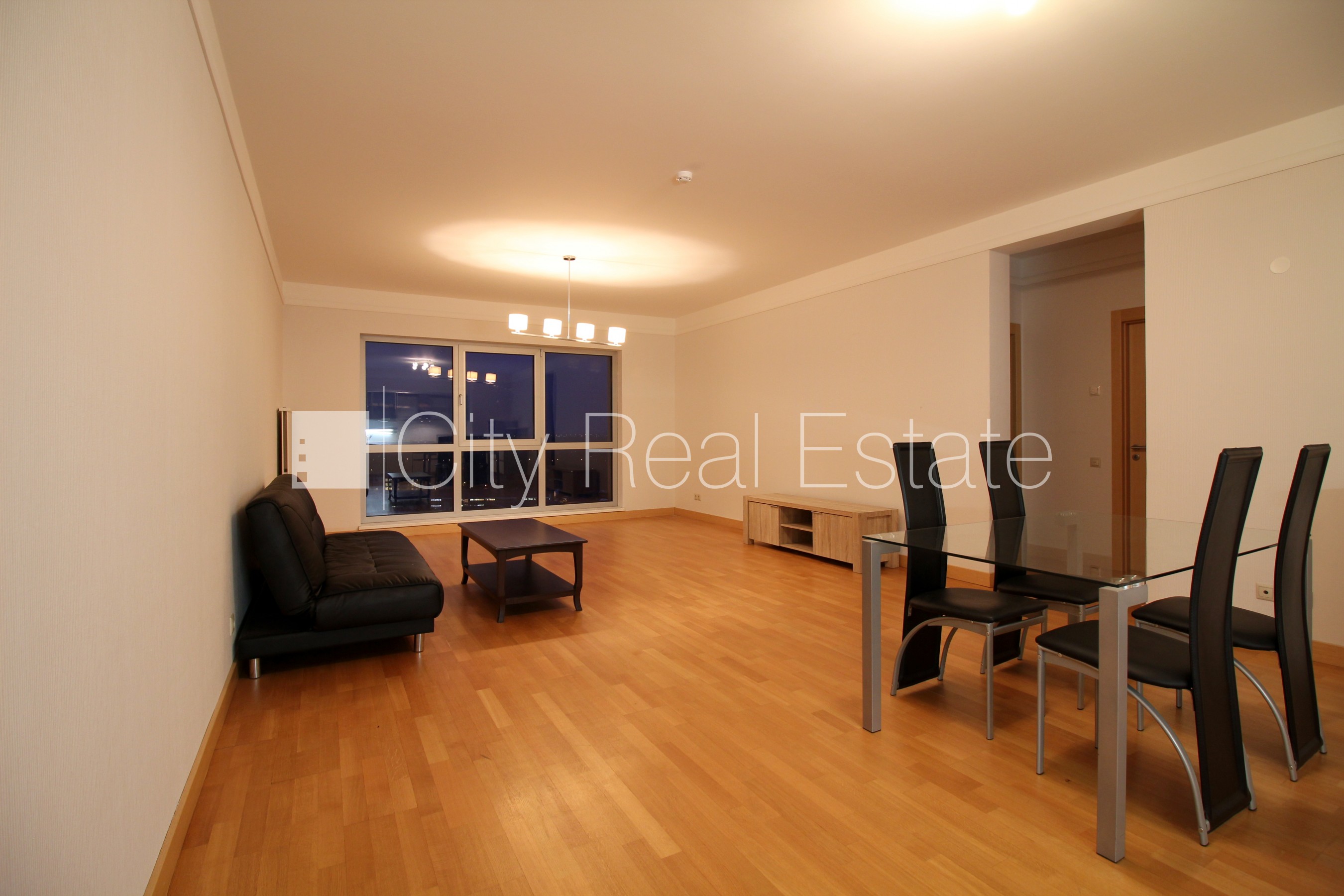 Sludinājumi. Projekts - Panorama Plaza, labiekārtota apzaļumota teritorija, pazemes autostāvvieta, iebraukšana Cena: 850 EUR/mēn Foto #5