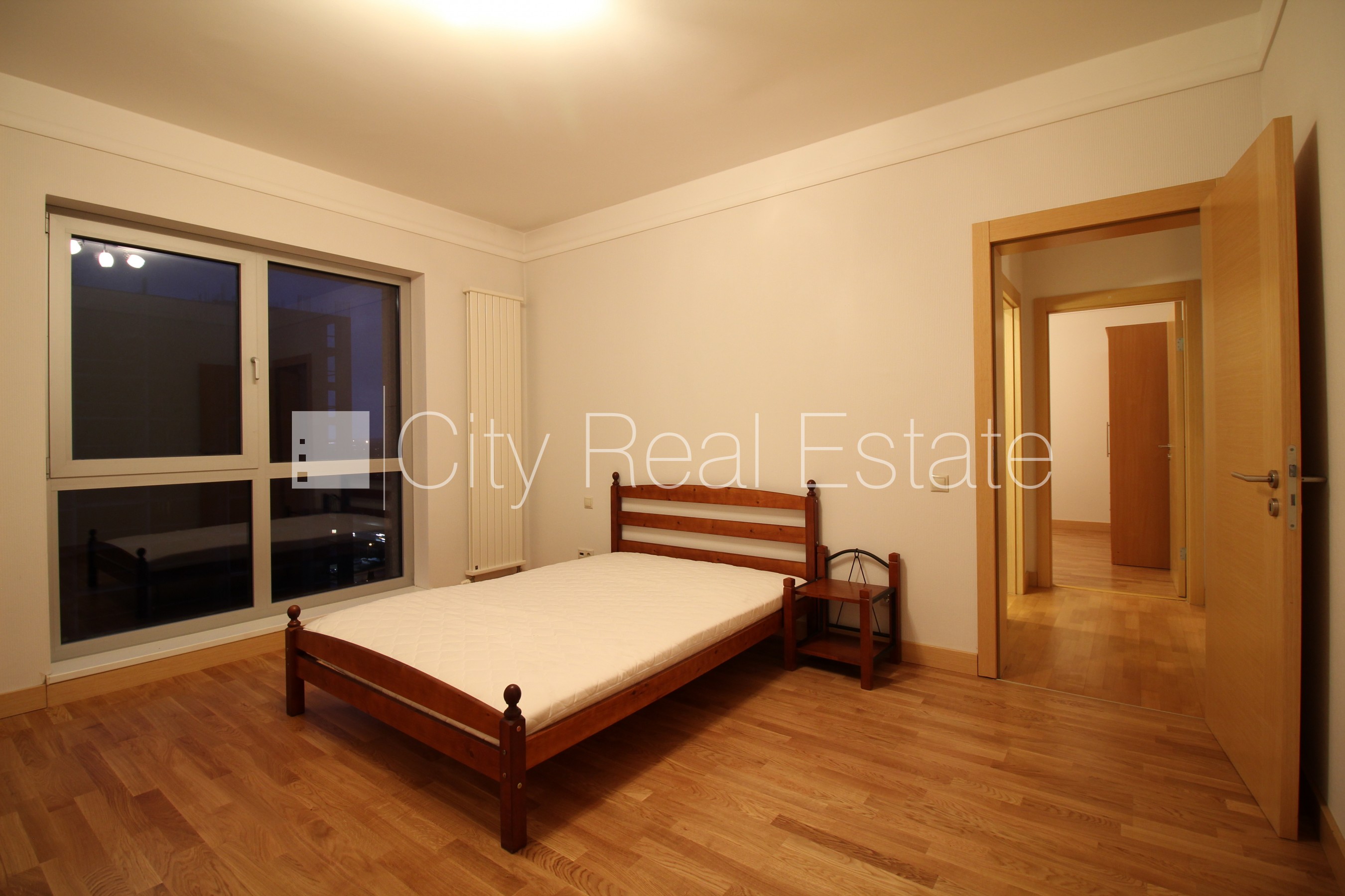 Sludinājumi. Projekts - Panorama Plaza, labiekārtota apzaļumota teritorija, pazemes autostāvvieta, iebraukšana Cena: 850 EUR/mēn Foto #7