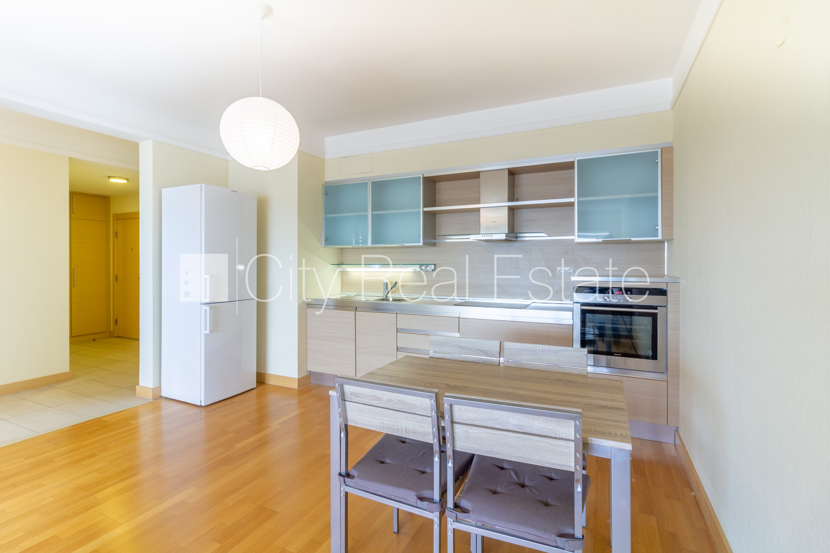 Sludinājumi. Projekts - Panorama Plaza, jaunceltne, maksas stāvvieta, pazemes autostāvvieta, pagalmā bērnu spēļu Cena: 650 EUR/mēn Foto #2