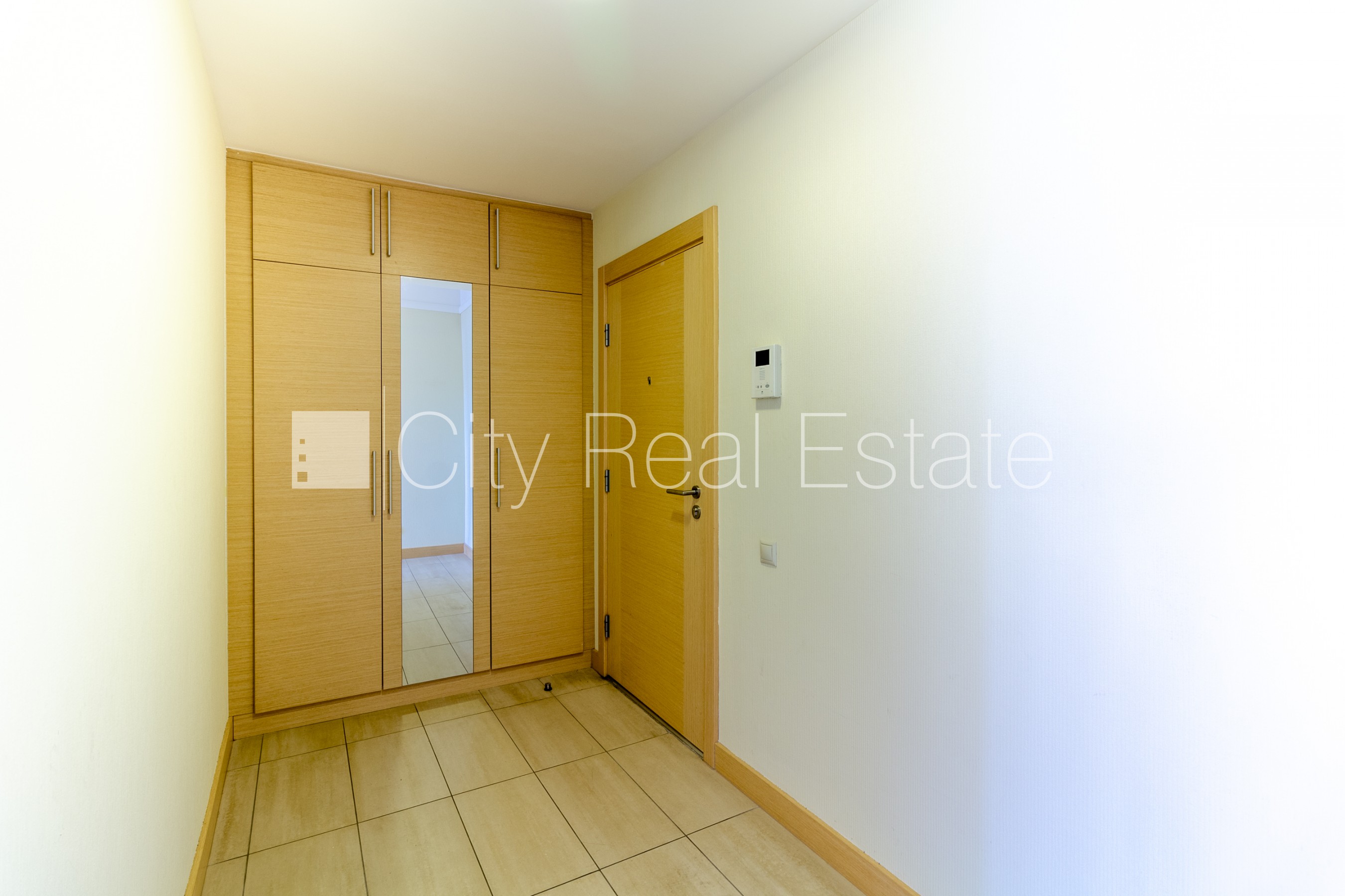 Sludinājumi. Projekts - Panorama Plaza, jaunceltne, maksas stāvvieta, pazemes autostāvvieta, pagalmā bērnu spēļu Cena: 650 EUR/mēn Foto #4