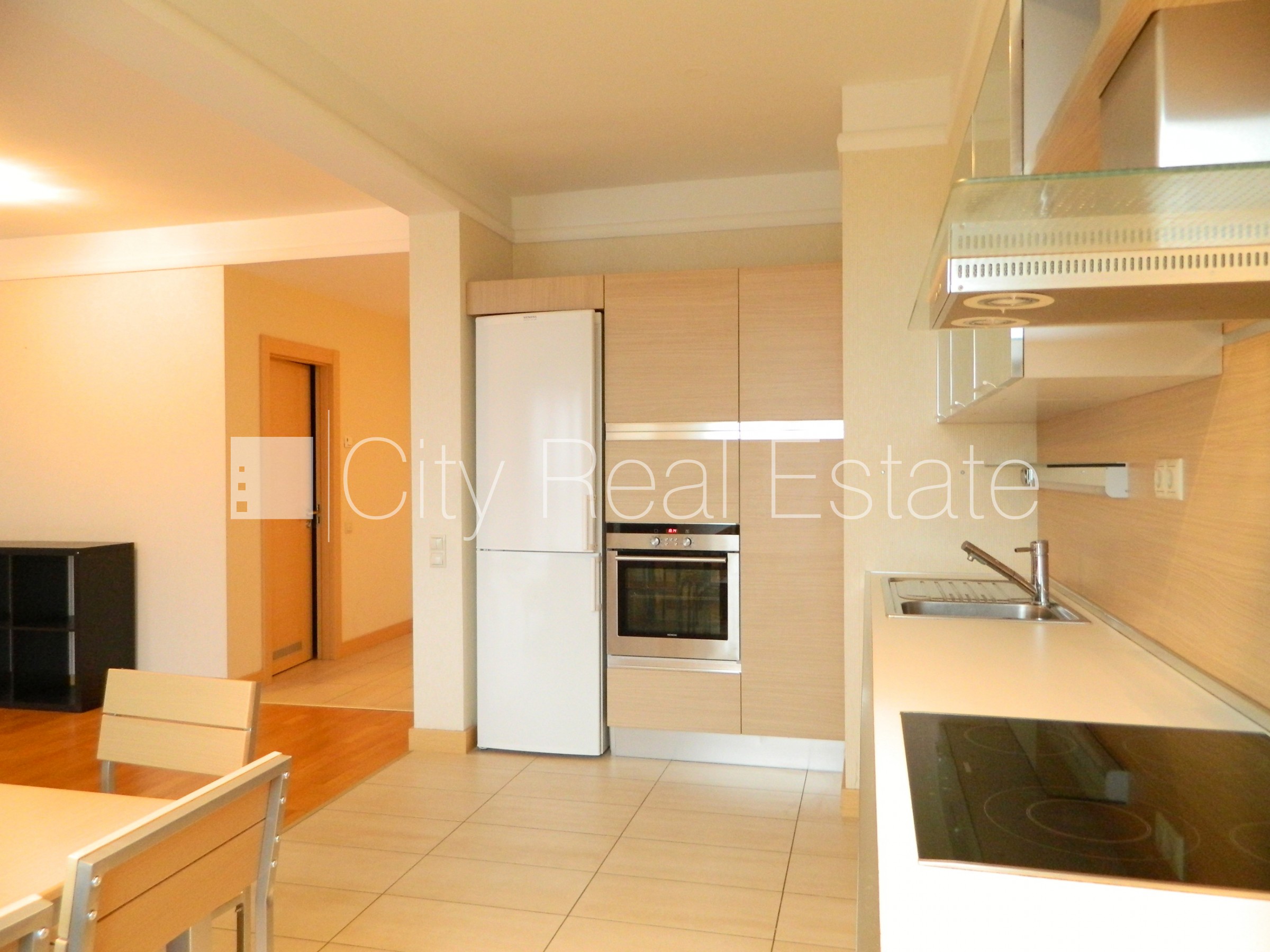 Sludinājumi. Projekts - Panorama Plaza, jaunceltne, pazemes autostāvvieta, ir lifts, studio tipa, virtuve Cena: 850 EUR/mēn Foto #1