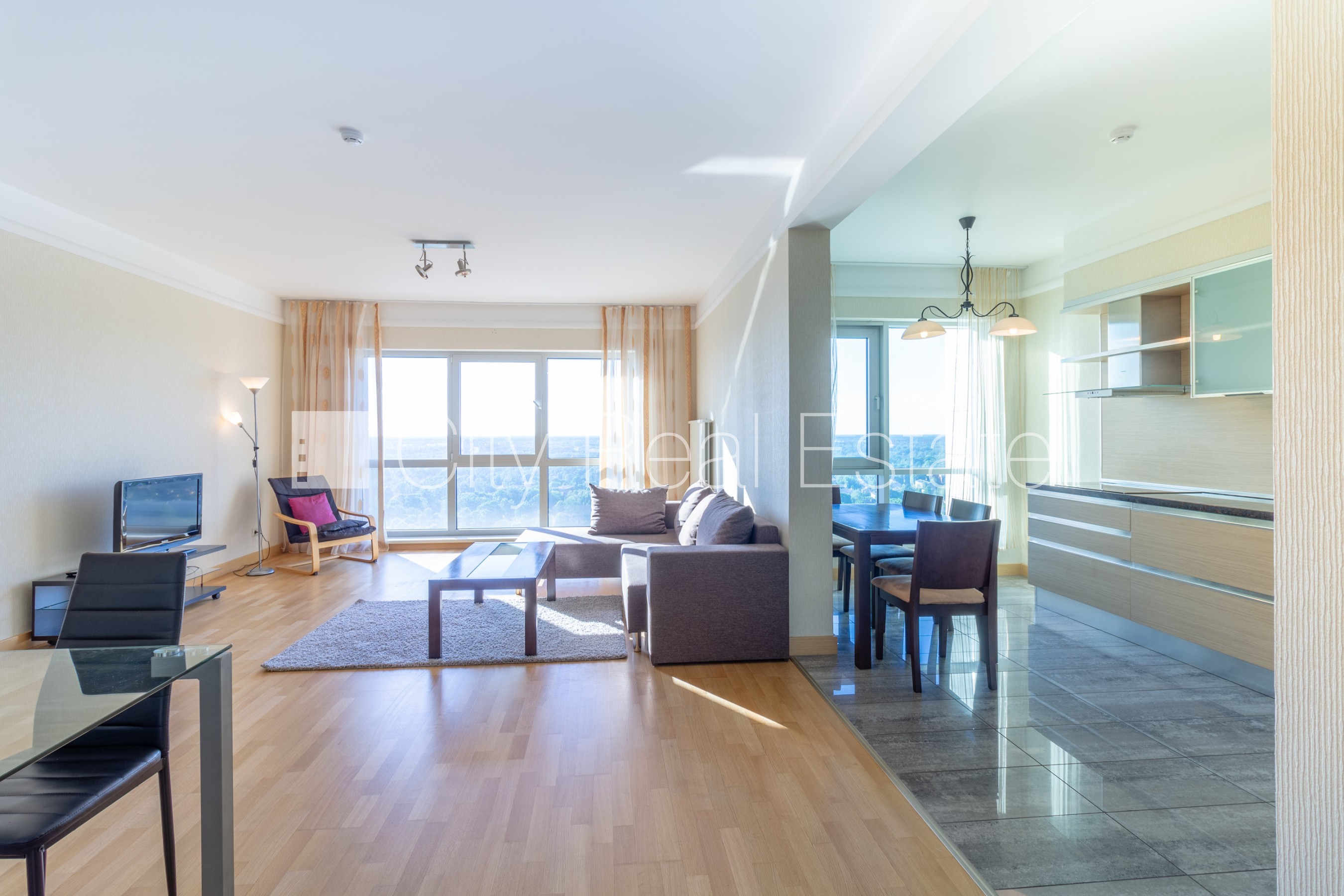 Sludinājumi. Projekts - Panorama Plaza, jaunceltne, labiekārtota apzaļumota teritorija, maksas stāvvieta, Cena: 950 EUR/mēn Foto #1