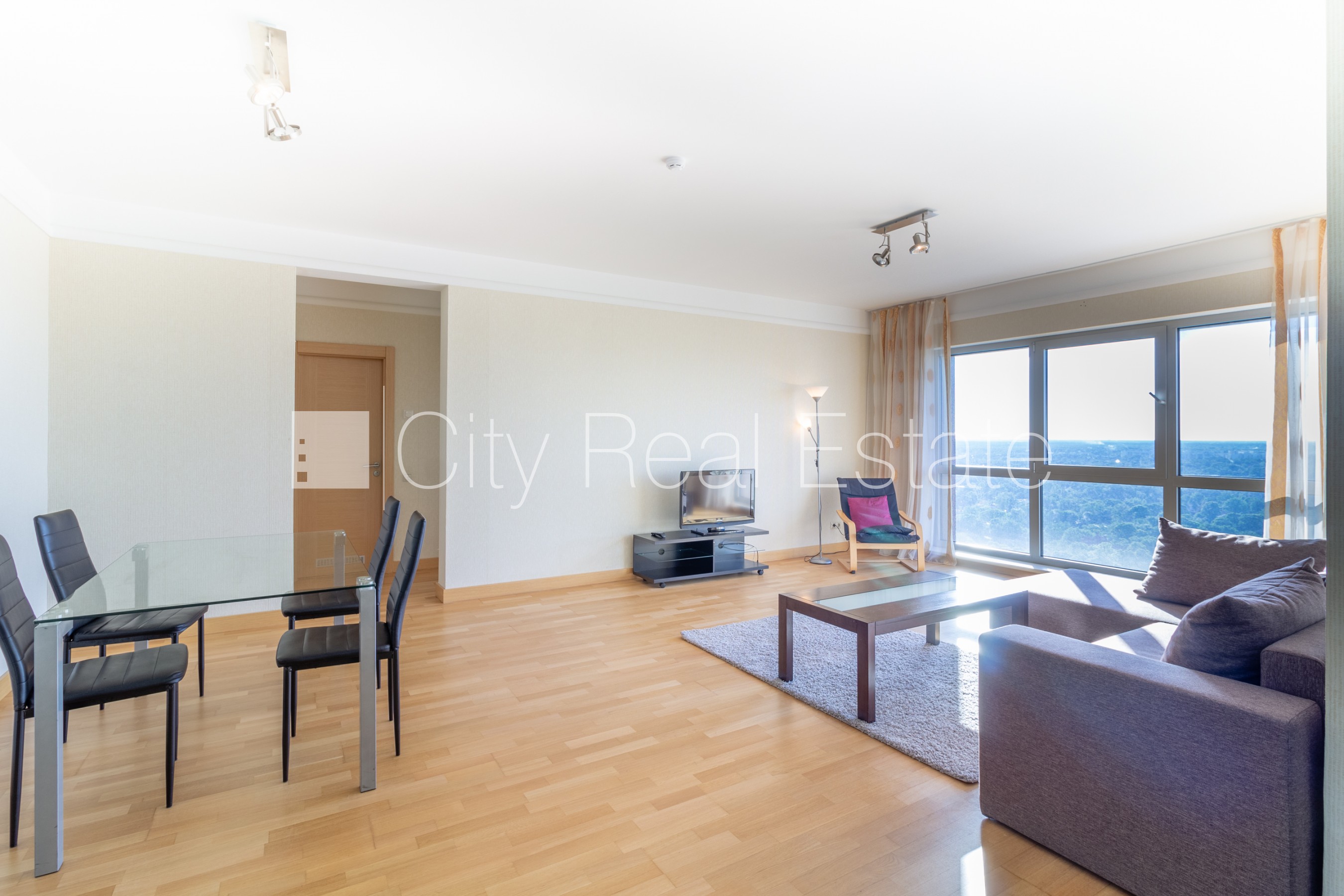 Sludinājumi. Projekts - Panorama Plaza, jaunceltne, labiekārtota apzaļumota teritorija, maksas stāvvieta, Cena: 950 EUR/mēn Foto #2