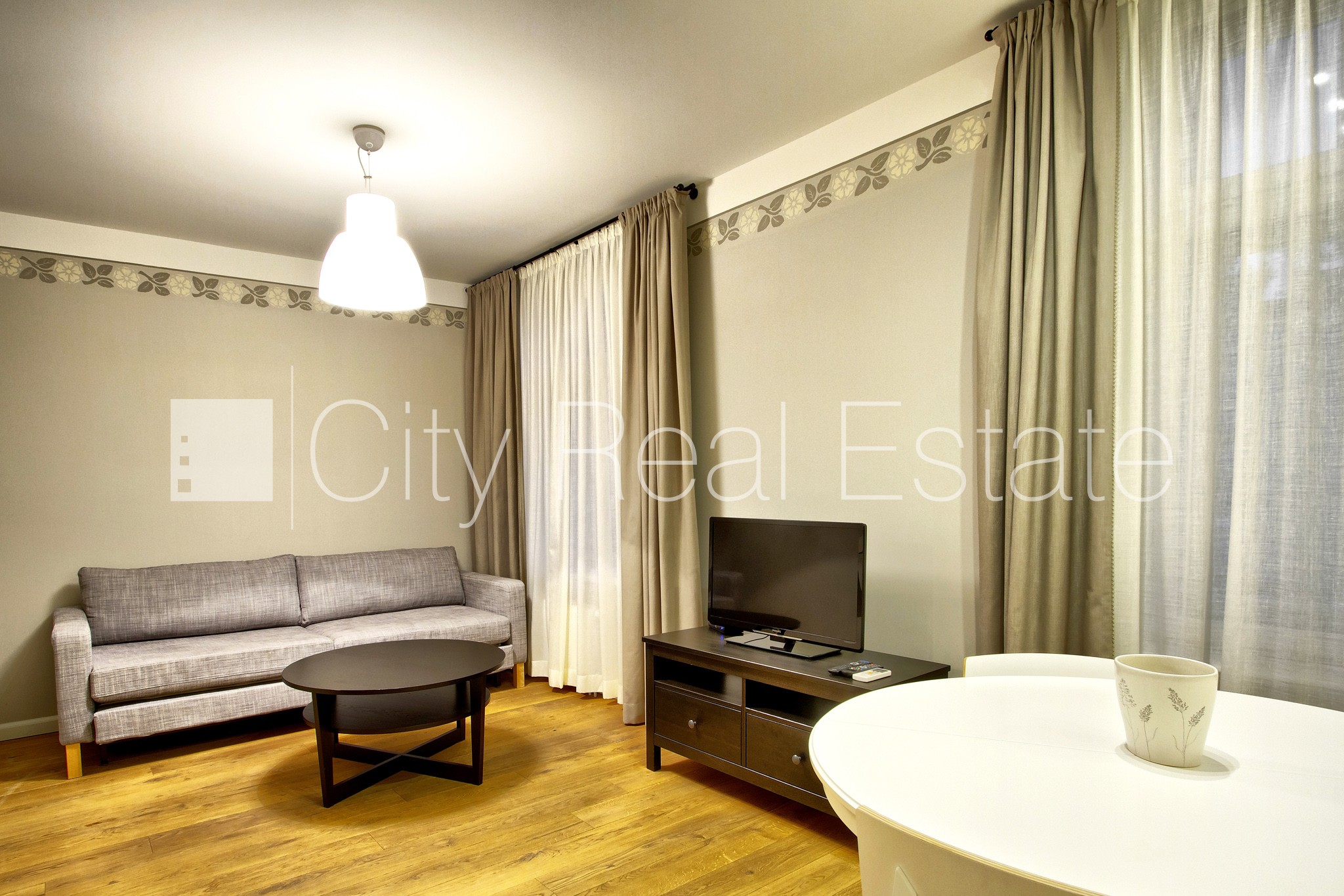 Sludinājumi. Projekts - Semarah Apartamenti, renovēta māja, viena istaba izolēta, studio tipa, virtuve apvienota Cena: 900 EUR/mēn Foto #4