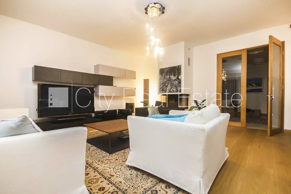 Sludinājumi. Privātmāja, labiekārtots apzaļumots pagalms, slēgts pagalms, balkons, terase, sauna, guļamistabu Cena: 1.35e+06 EUR Foto #2