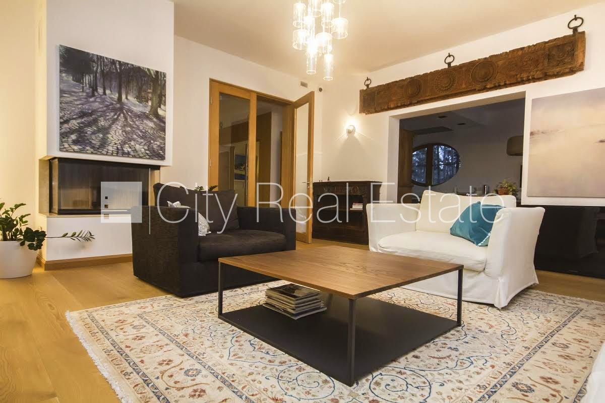 Sludinājumi. Privātmāja, labiekārtots apzaļumots pagalms, slēgts pagalms, balkons, terase, sauna, guļamistabu Cena: 1.35e+06 EUR Foto #1