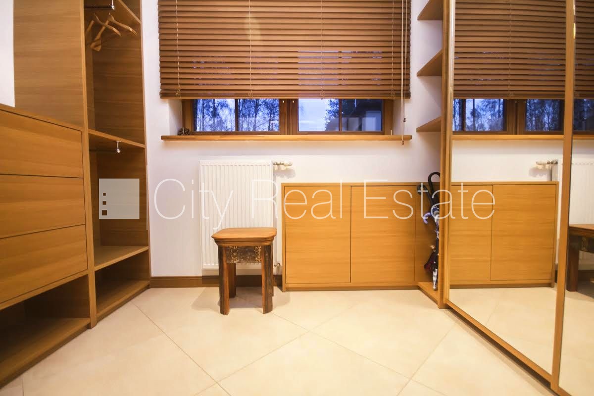 Sludinājumi. Privātmāja, labiekārtots apzaļumots pagalms, slēgts pagalms, balkons, terase, sauna, guļamistabu Cena: 1.35e+06 EUR Foto #13