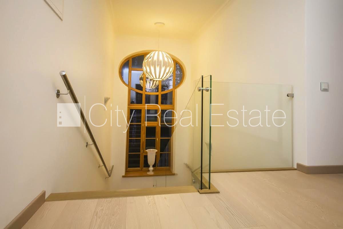 Sludinājumi. Privātmāja, labiekārtots apzaļumots pagalms, slēgts pagalms, balkons, terase, sauna, guļamistabu Cena: 1.35e+06 EUR Foto #16