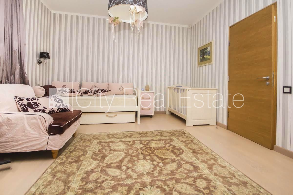 Sludinājumi. Privātmāja, labiekārtots apzaļumots pagalms, slēgts pagalms, balkons, terase, sauna, guļamistabu Cena: 1.35e+06 EUR Foto #9