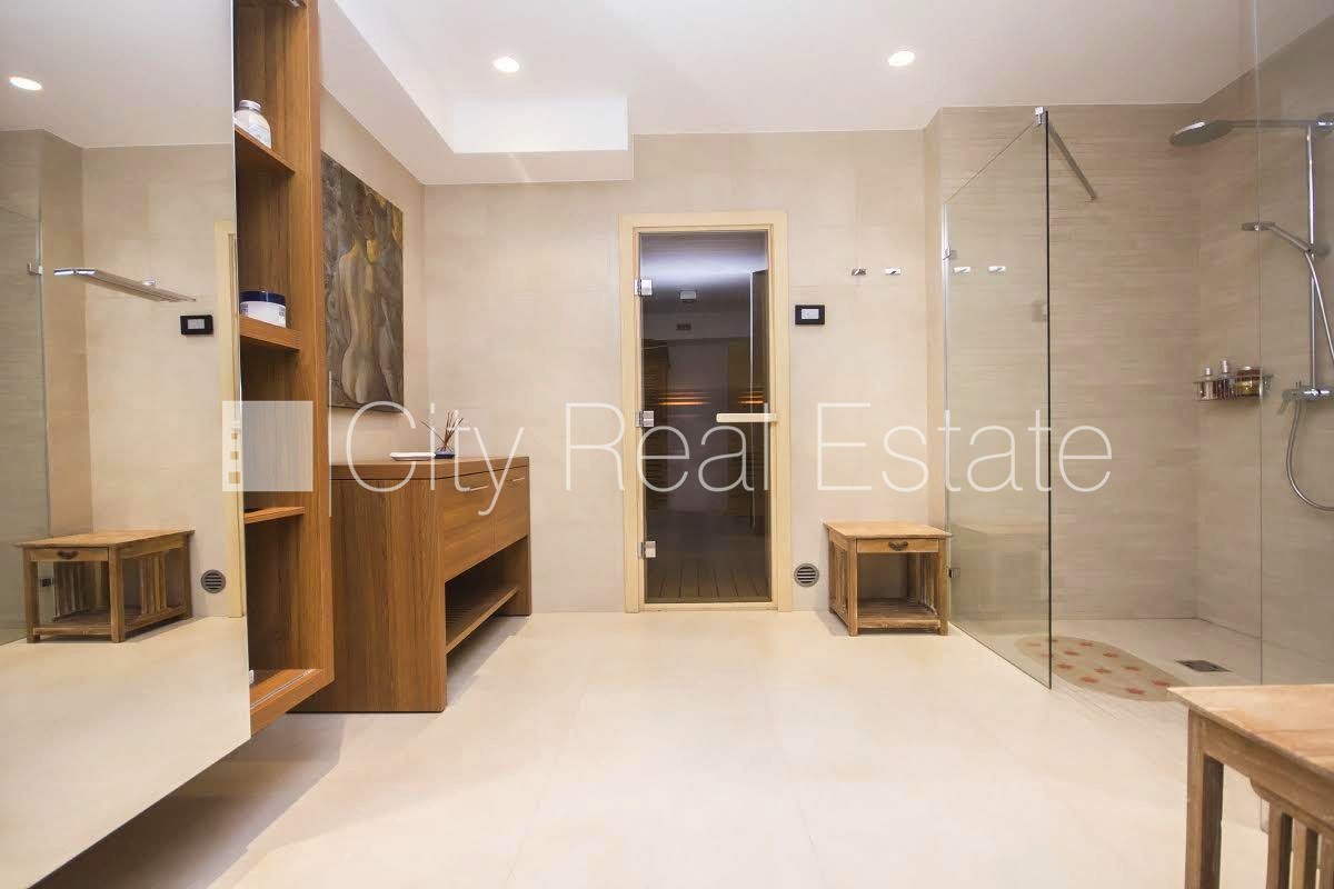 Sludinājumi. Privātmāja, labiekārtots apzaļumots pagalms, slēgts pagalms, balkons, terase, sauna, guļamistabu Cena: 1.35e+06 EUR Foto #18