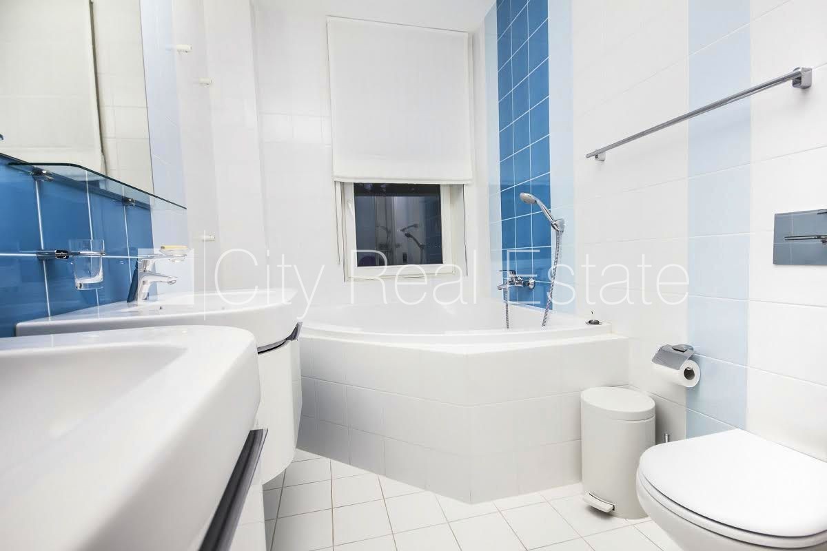 Sludinājumi. Privātmāja, labiekārtots apzaļumots pagalms, slēgts pagalms, balkons, terase, sauna, guļamistabu Cena: 1.35e+06 EUR Foto #21