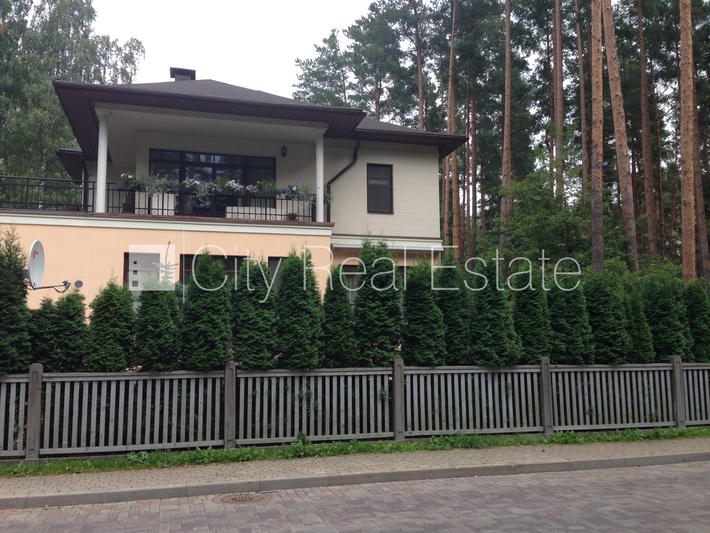 Sludinājumi. Privātmāja, labiekārtots apzaļumots pagalms, slēgts pagalms, balkons, terase, sauna, guļamistabu Cena: 1.35e+06 EUR Foto #25