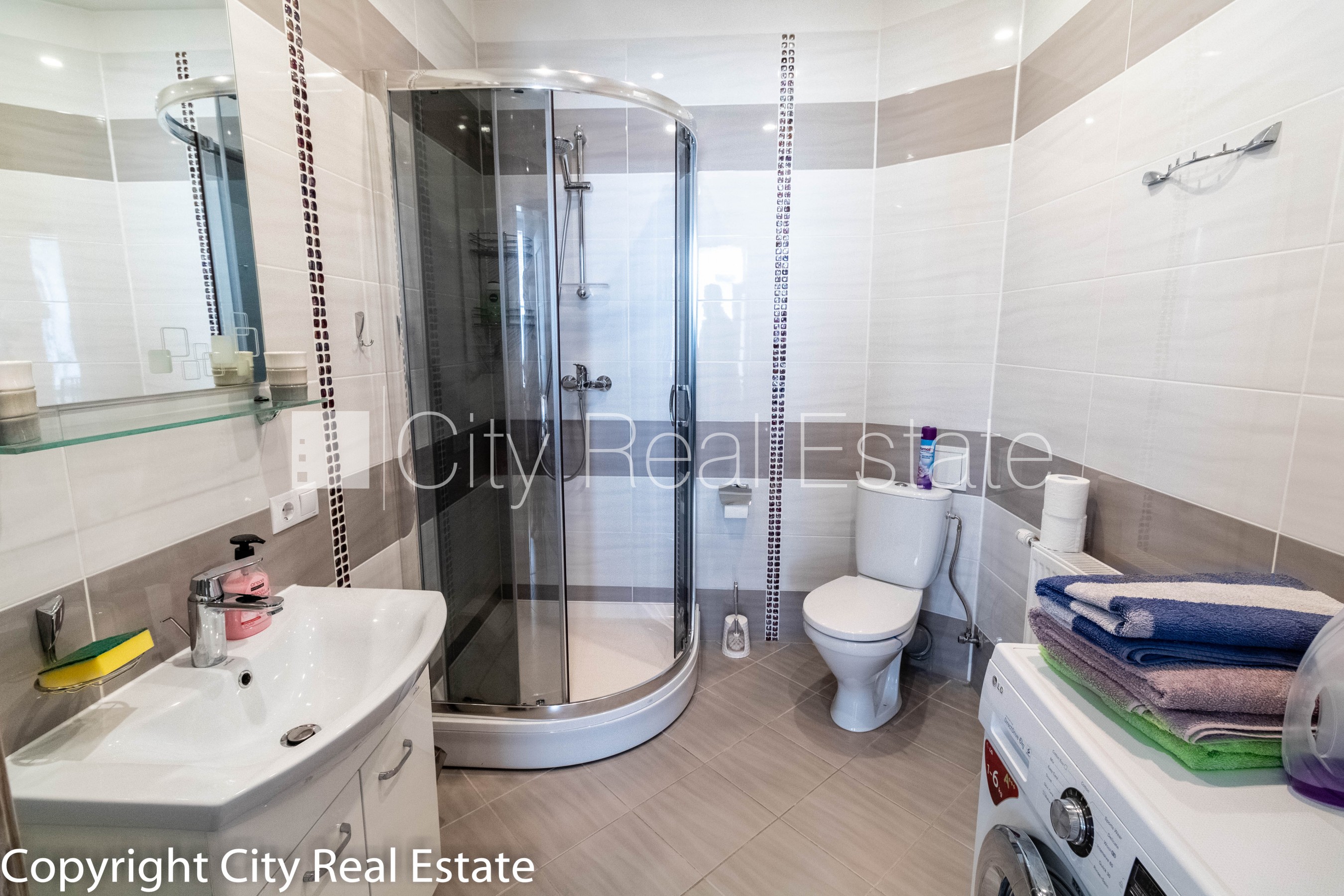 Sludinājumi. Pagalma māja, renovēta māja, labiekārtots apzaļumots pagalms, slēgts pagalms, kāpņu telpa pēc Cena: 550 EUR/mēn Foto #11