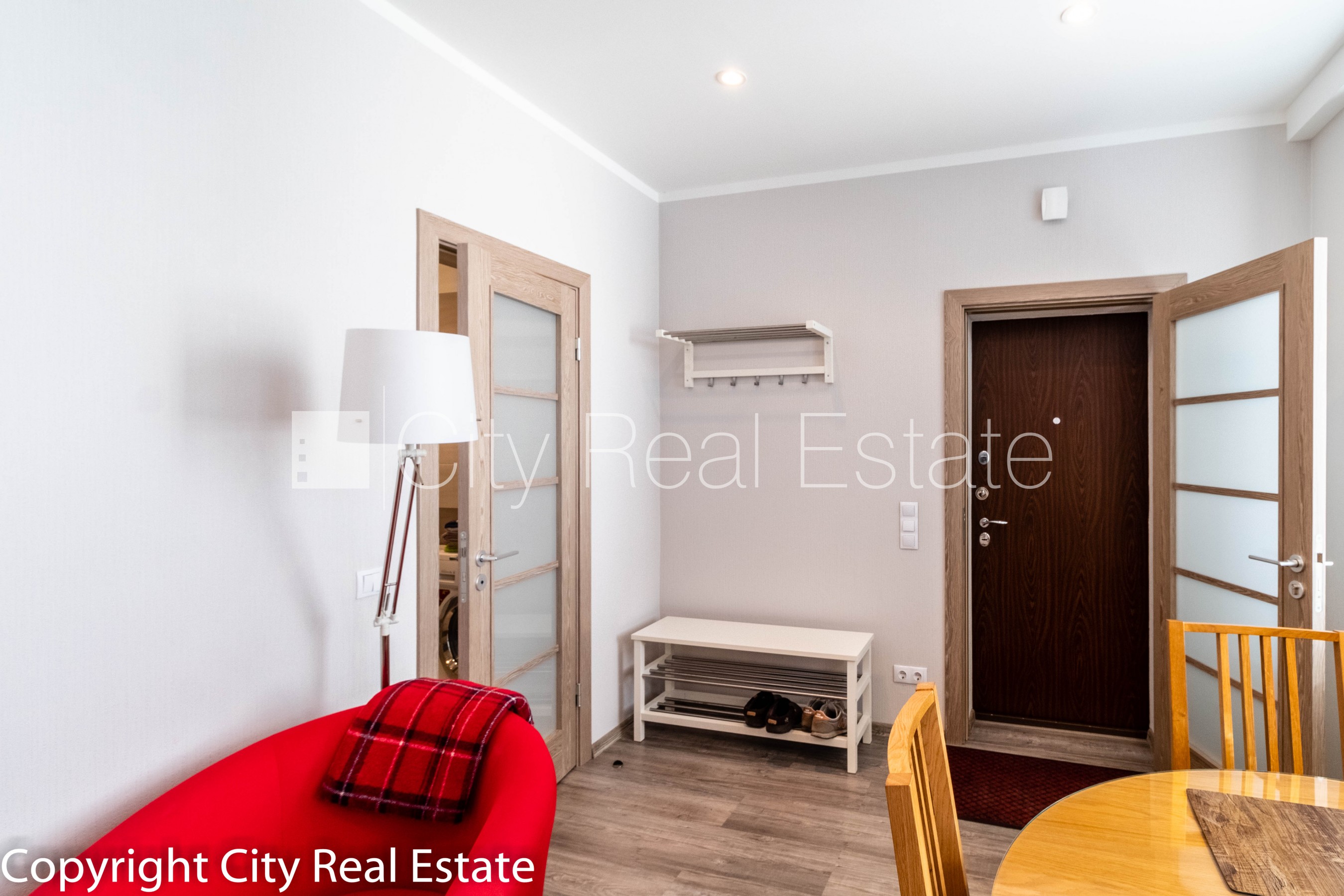 Sludinājumi. Pagalma māja, renovēta māja, labiekārtots apzaļumots pagalms, slēgts pagalms, kāpņu telpa pēc Cena: 550 EUR/mēn Foto #12