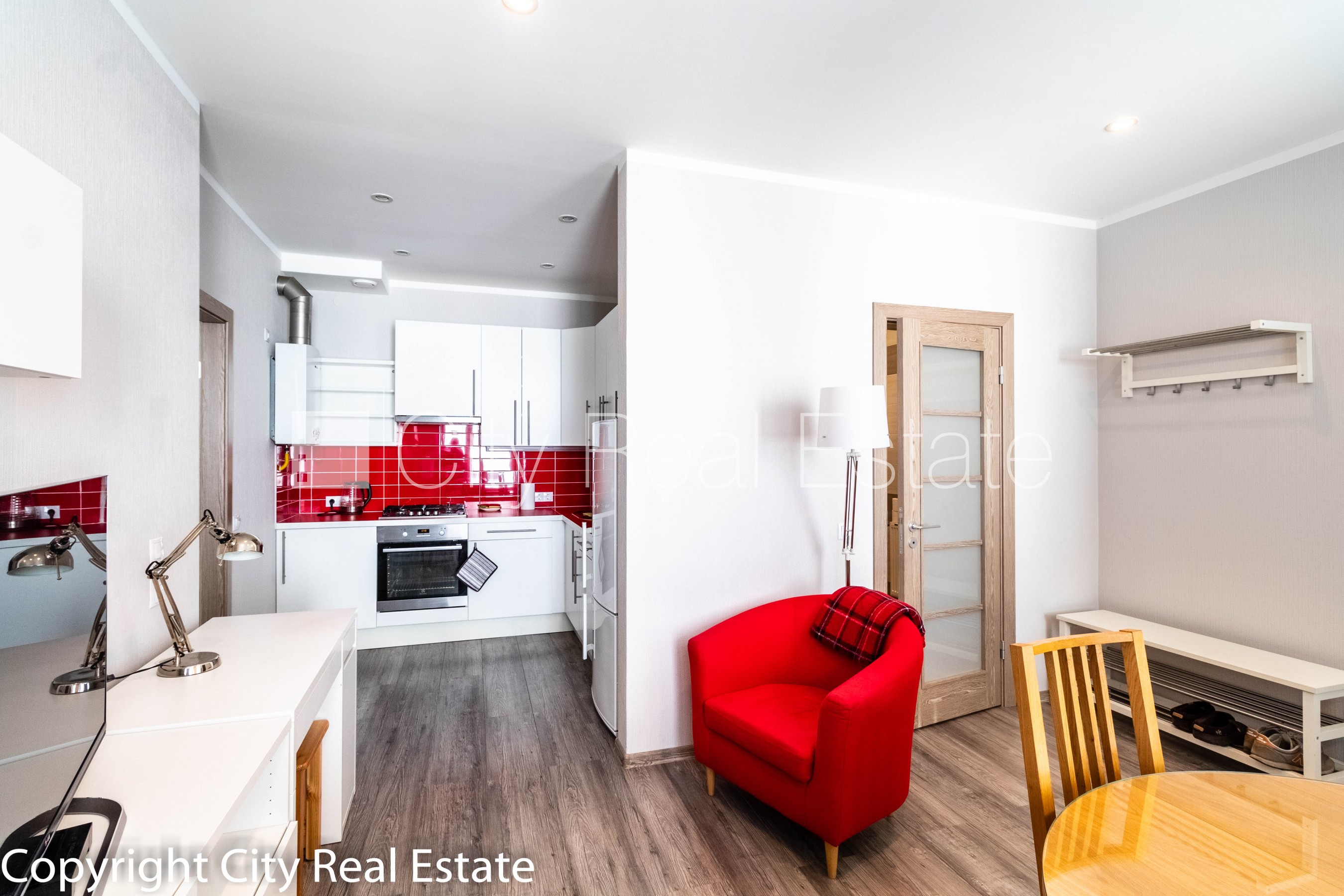 Sludinājumi. Pagalma māja, renovēta māja, labiekārtots apzaļumots pagalms, slēgts pagalms, kāpņu telpa pēc Cena: 550 EUR/mēn Foto #1