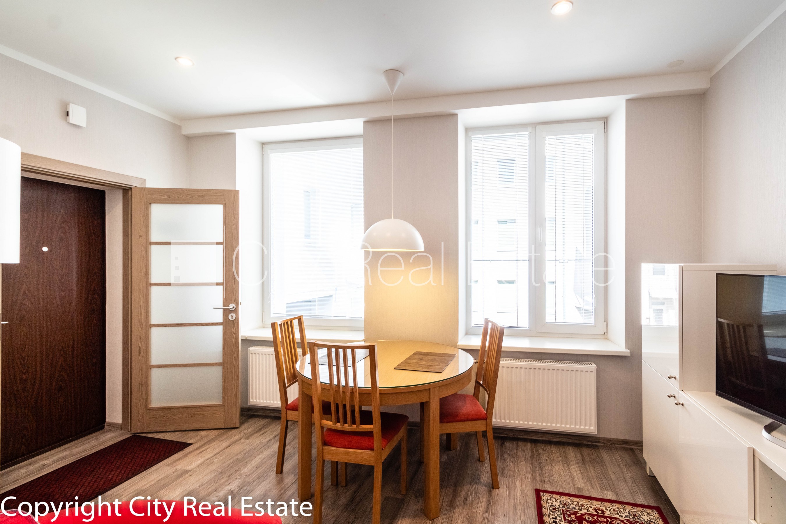 Sludinājumi. Pagalma māja, renovēta māja, labiekārtots apzaļumots pagalms, slēgts pagalms, kāpņu telpa pēc Cena: 550 EUR/mēn Foto #5