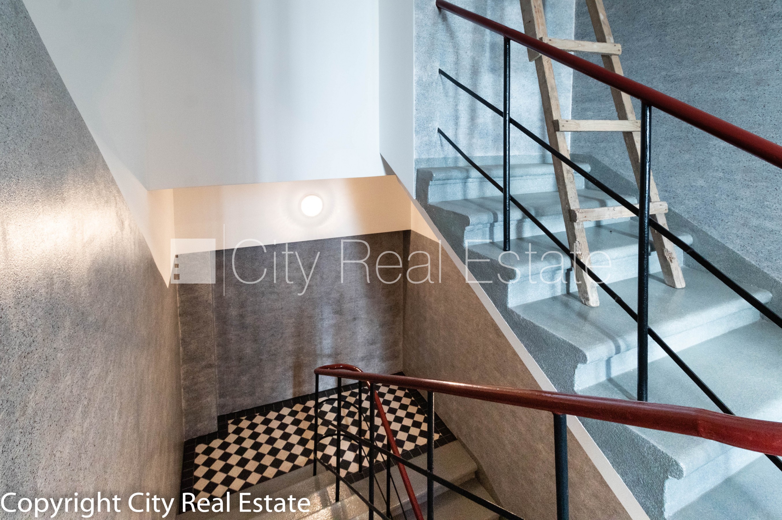 Sludinājumi. Pagalma māja, renovēta māja, labiekārtots apzaļumots pagalms, slēgts pagalms, kāpņu telpa pēc Cena: 550 EUR/mēn Foto #13