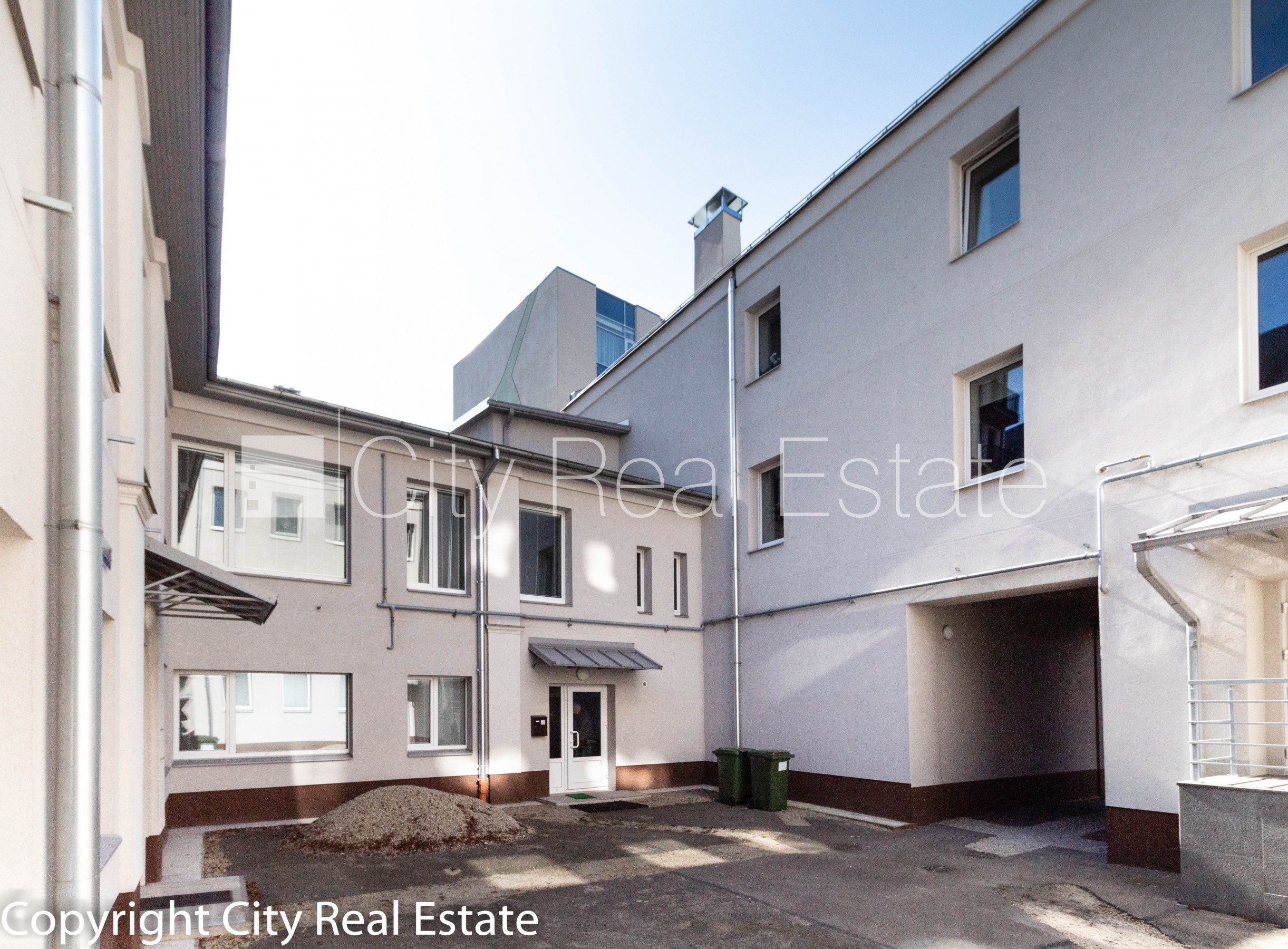 Sludinājumi. Pagalma māja, renovēta māja, labiekārtots apzaļumots pagalms, slēgts pagalms, kāpņu telpa pēc Cena: 550 EUR/mēn Foto #14