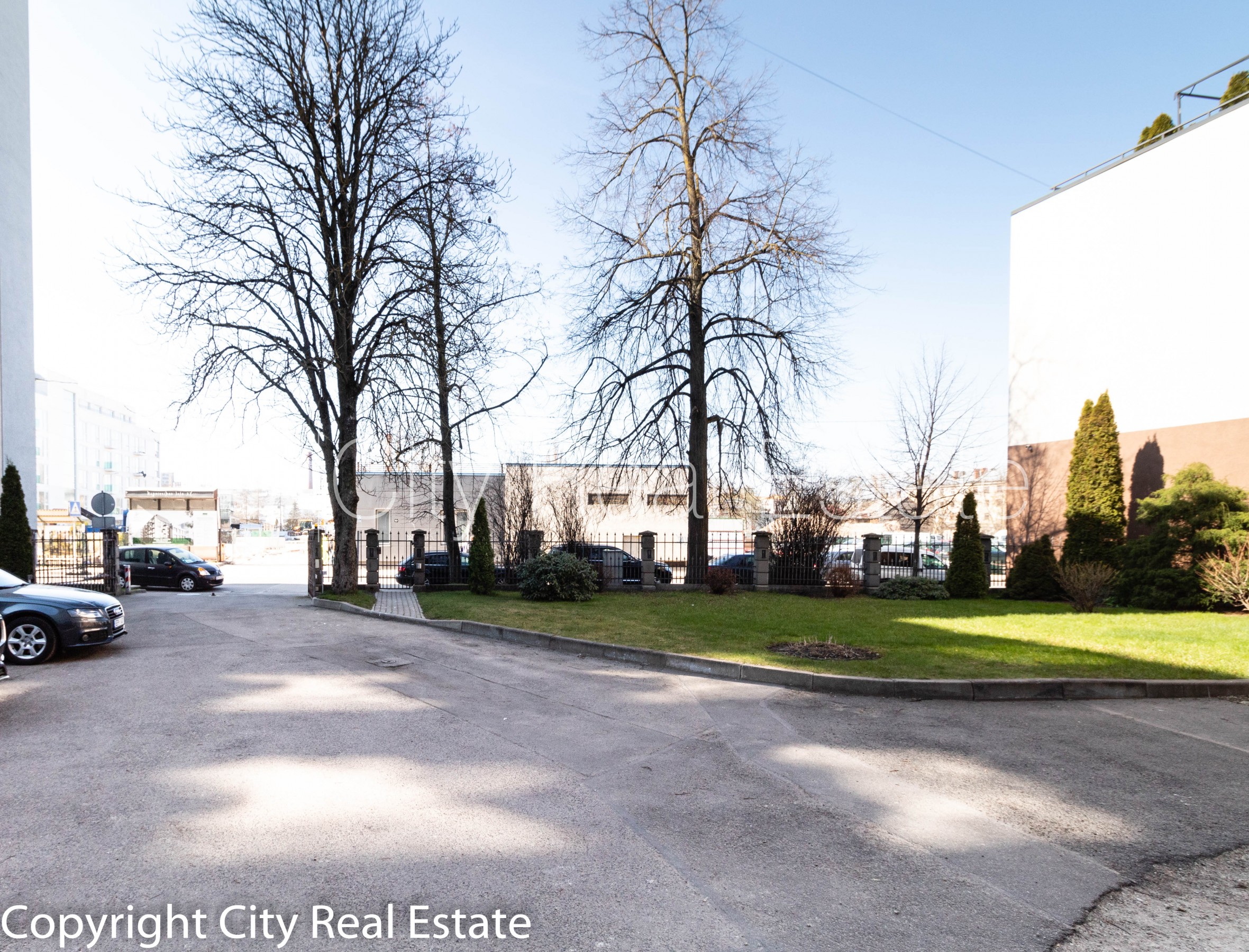 Sludinājumi. Pagalma māja, renovēta māja, labiekārtots apzaļumots pagalms, slēgts pagalms, kāpņu telpa pēc Cena: 550 EUR/mēn Foto #15