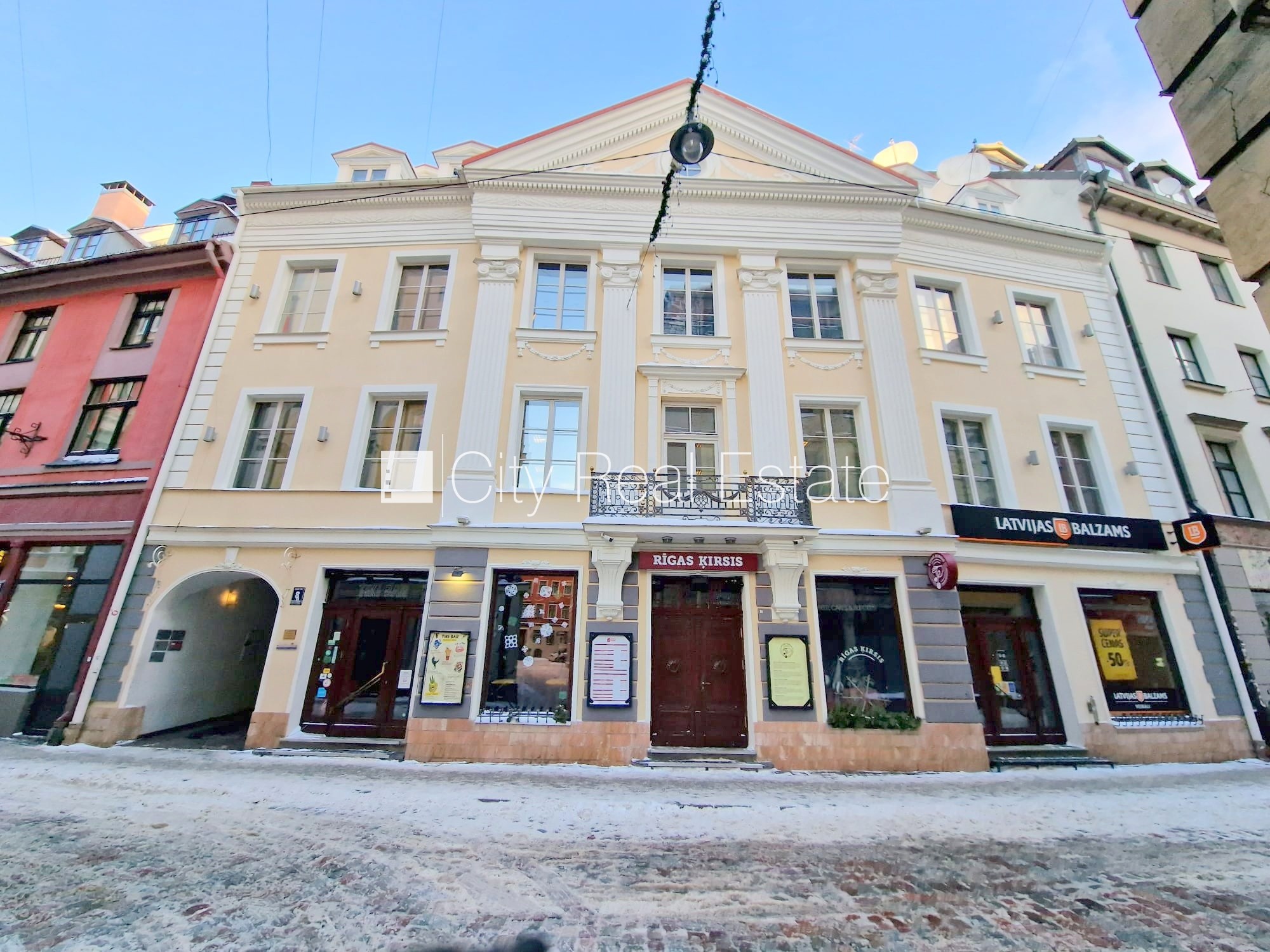 Sludinājumi. Fasādes māja, renovēta māja, objektu apsargā fiziskā apsardze, ieeja no ielas, ir lifts, kāpņu Cena: 2100 EUR/mēn Foto #20