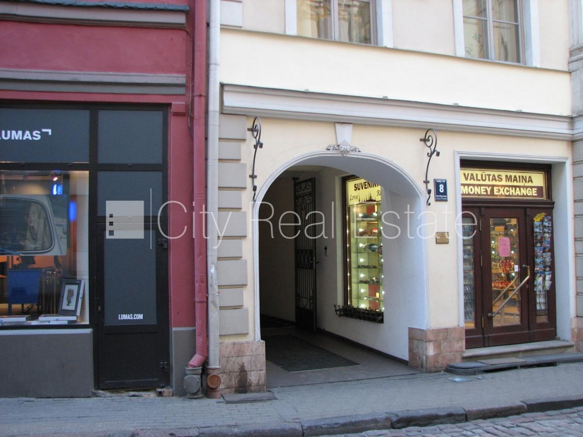 Sludinājumi. Fasādes māja, renovēta māja, objektu apsargā fiziskā apsardze, ieeja no ielas, ir lifts, kāpņu Cena: 2100 EUR/mēn Foto #18