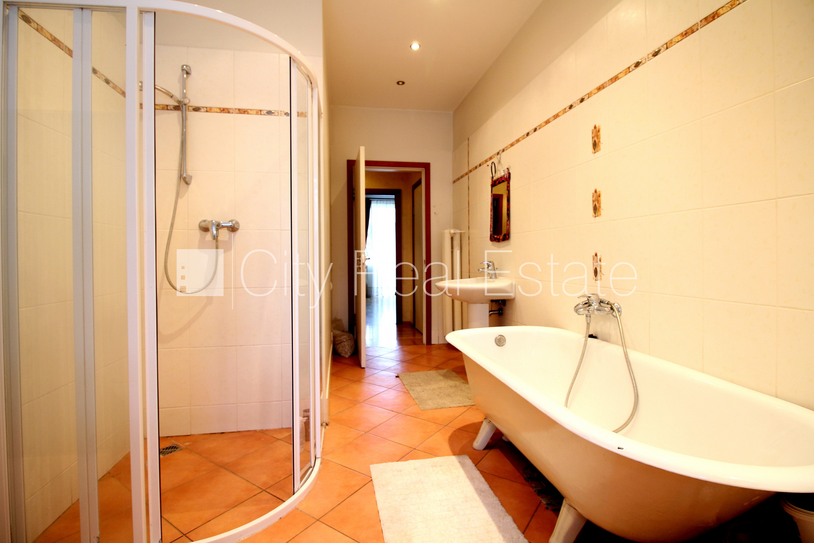 Sludinājumi. Zeme īpašumā, fasādes māja, ķieģeļu mūra sienas, slēgts pagalms, teritorijas iebrauktuves vārti Cena: 299950 EUR Foto #13