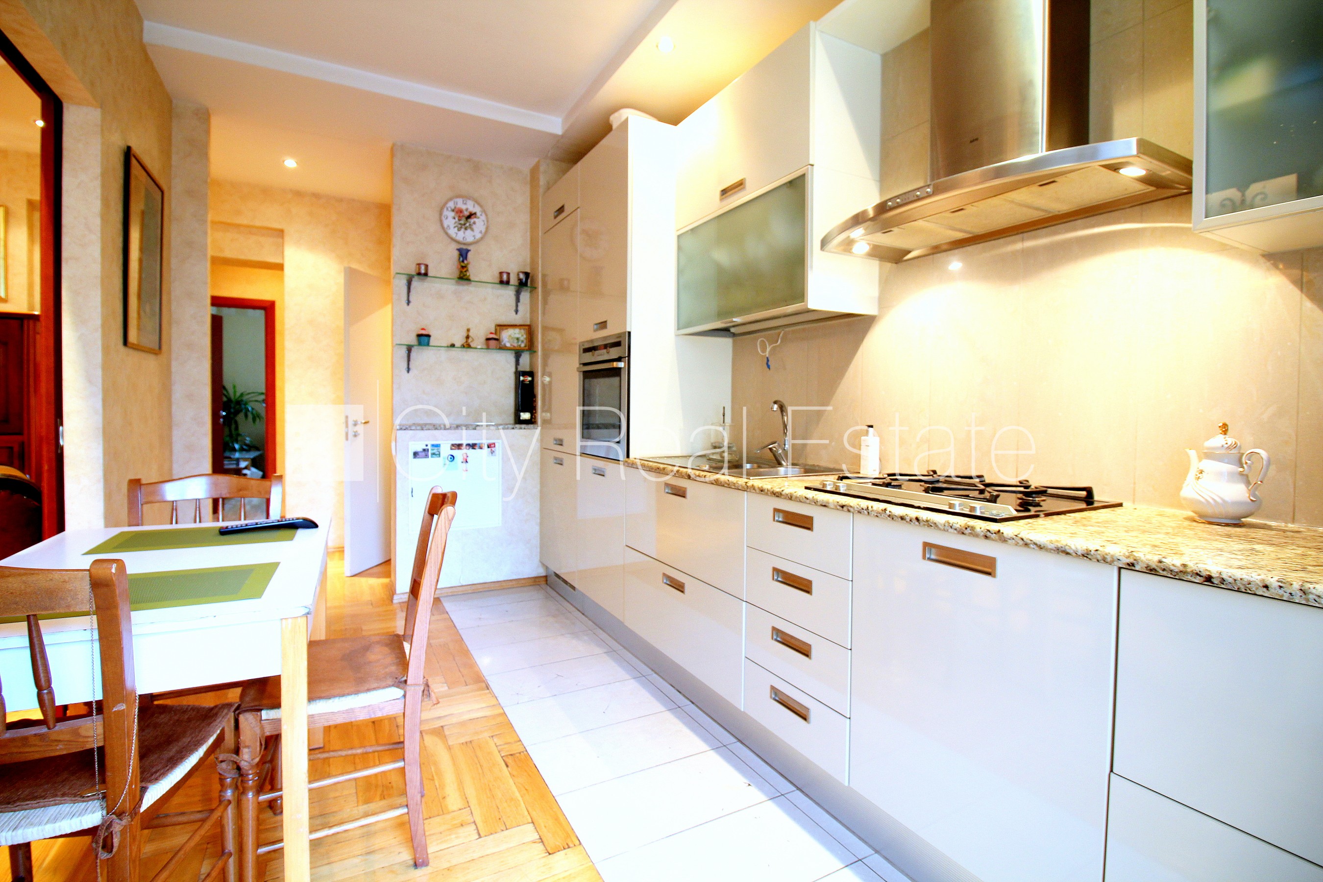 Sludinājumi. Zeme īpašumā, fasādes māja, ķieģeļu mūra sienas, slēgts pagalms, teritorijas iebrauktuves vārti Cena: 299950 EUR Foto #7