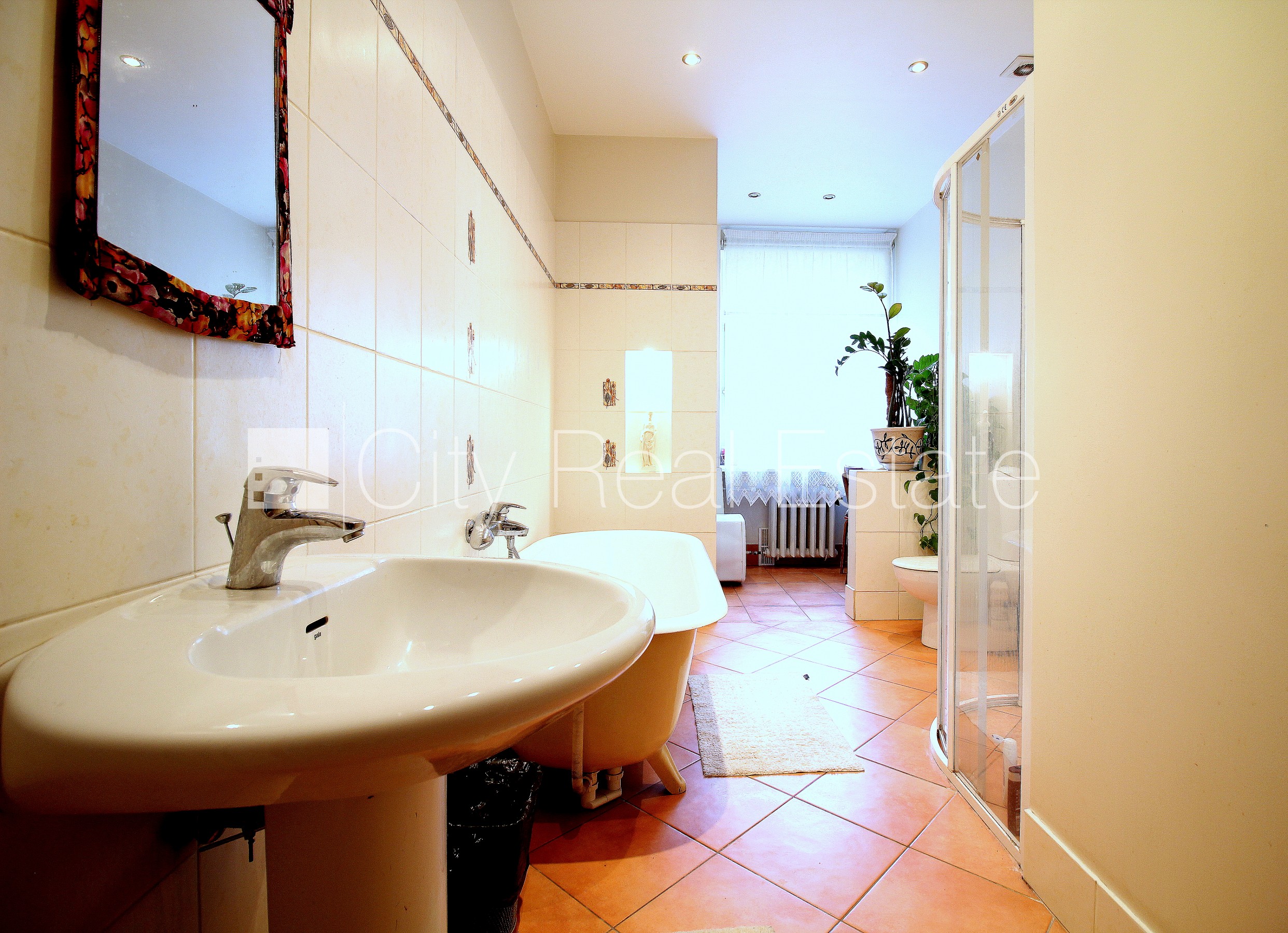 Sludinājumi. Zeme īpašumā, fasādes māja, ķieģeļu mūra sienas, slēgts pagalms, teritorijas iebrauktuves vārti Cena: 299950 EUR Foto #12