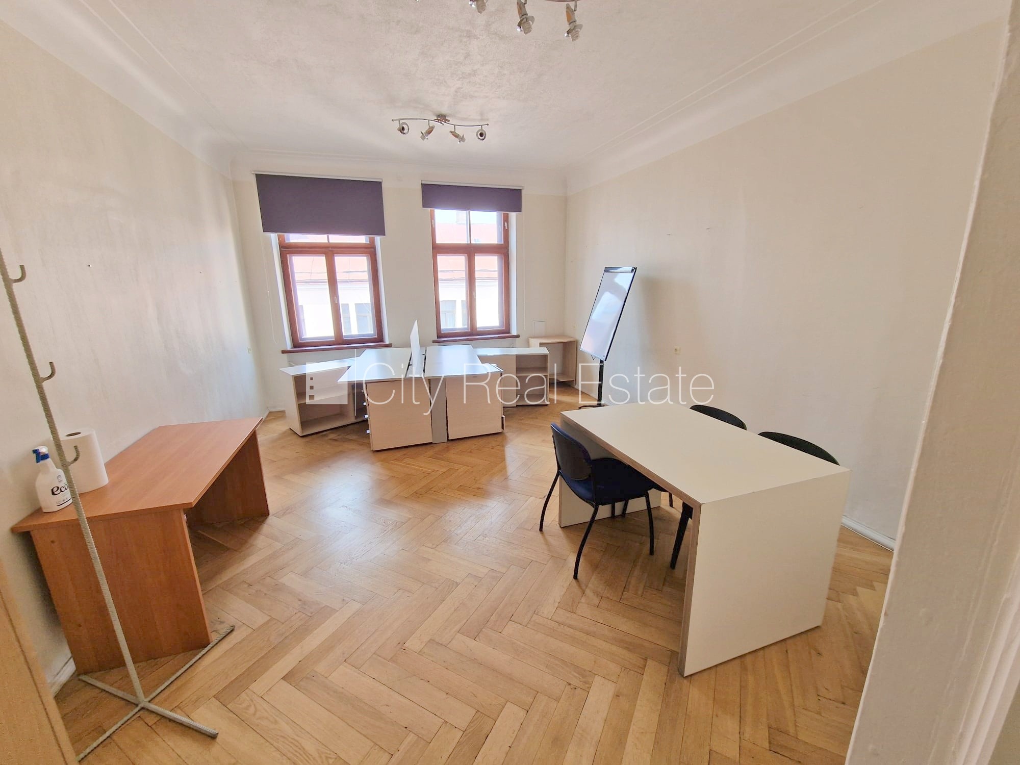 Sludinājumi. Fasādes māja, renovēta māja, viena kvadrātmetra apsaimniekošanas maksa mēnesī  1.95 EUR, objektu Cena: 240 EUR/mēn Foto #2