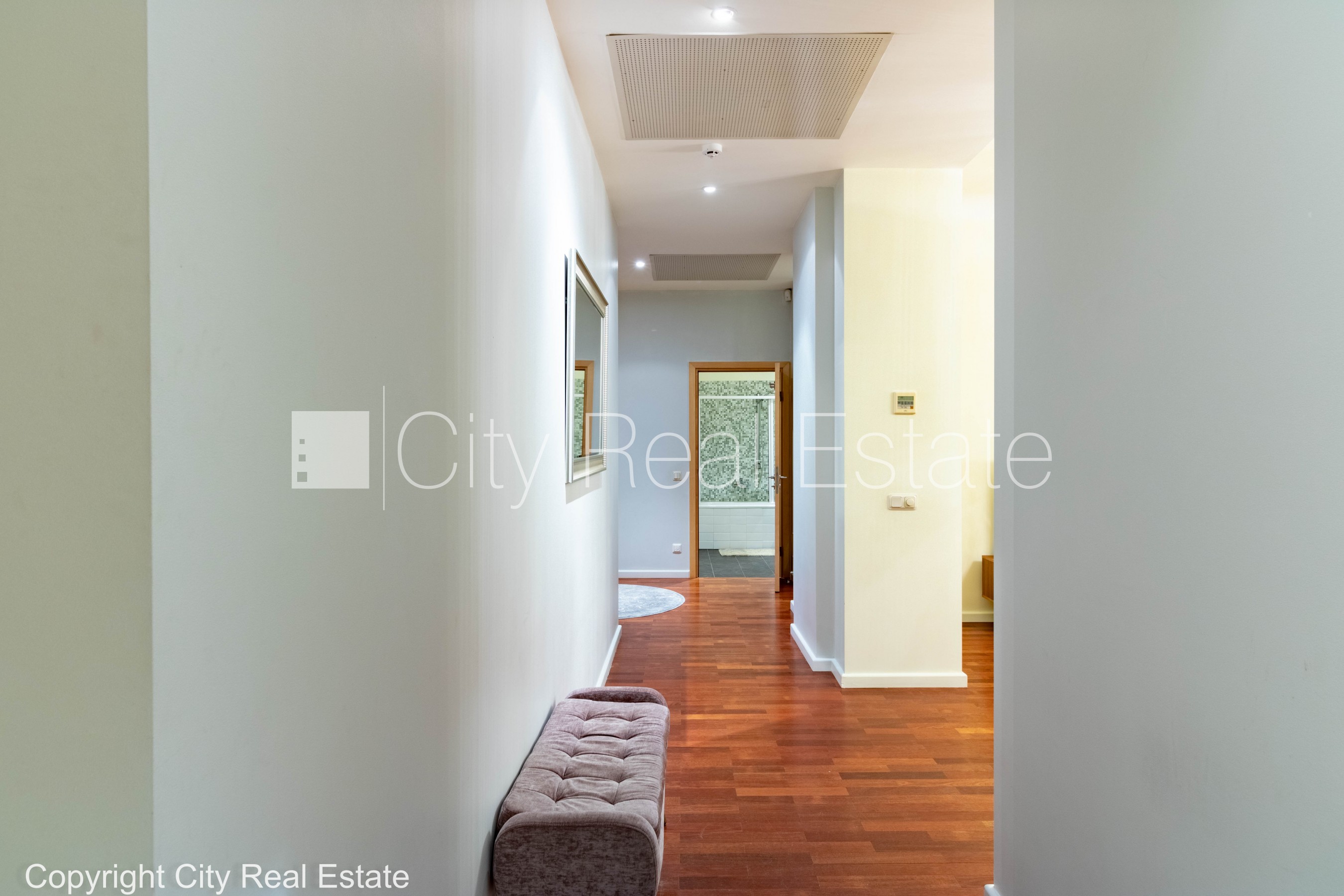 Объявление. Проект - Ausekļa 5 (Аусекля 5), фасадный дом, реновированный дом, бесплатная стоянка во дворе, вход Цена: 1800 EUR/мес. Foto #14