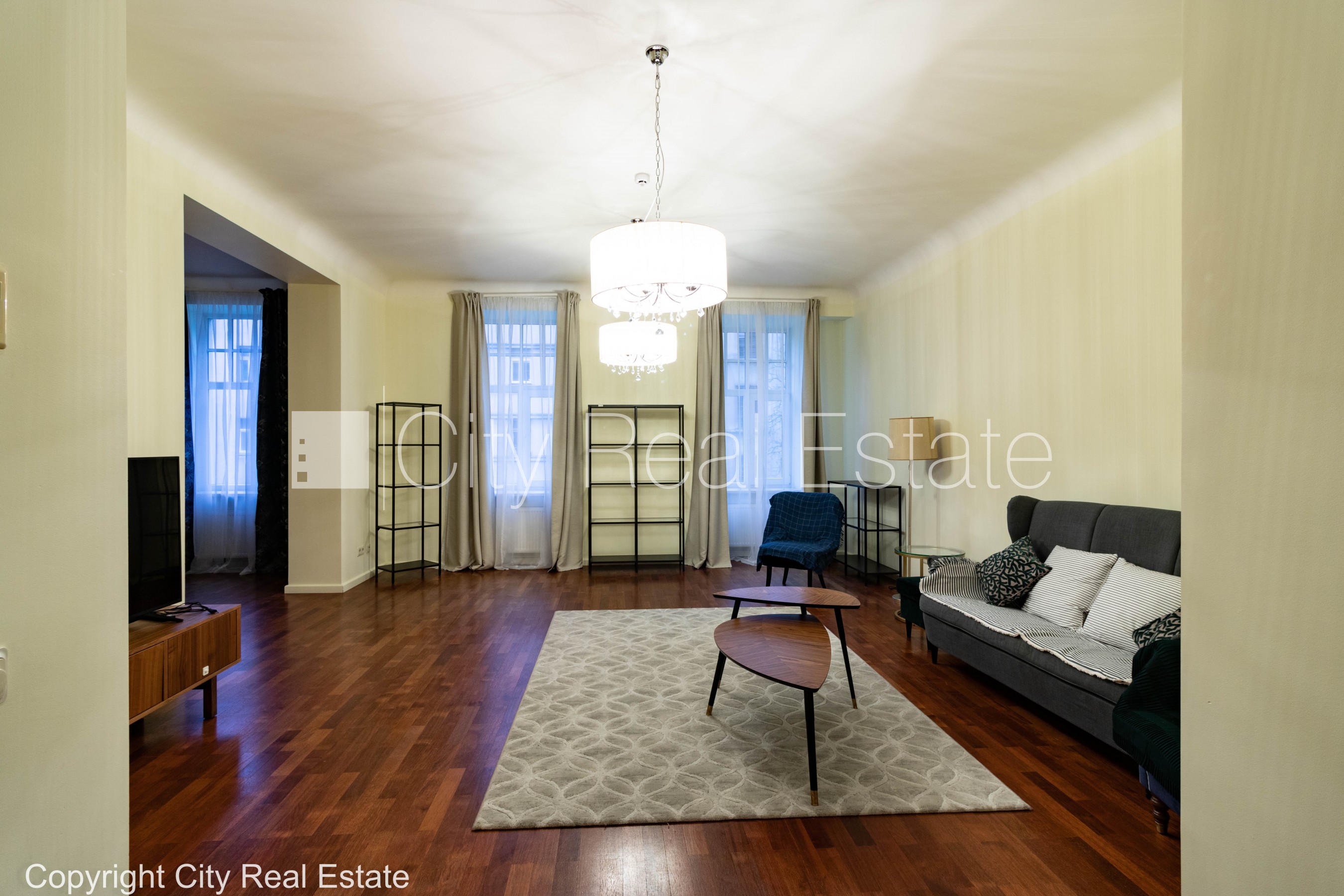 Объявление. Проект - Ausekļa 5 (Аусекля 5), фасадный дом, реновированный дом, бесплатная стоянка во дворе, вход Цена: 1800 EUR/мес. Foto #1