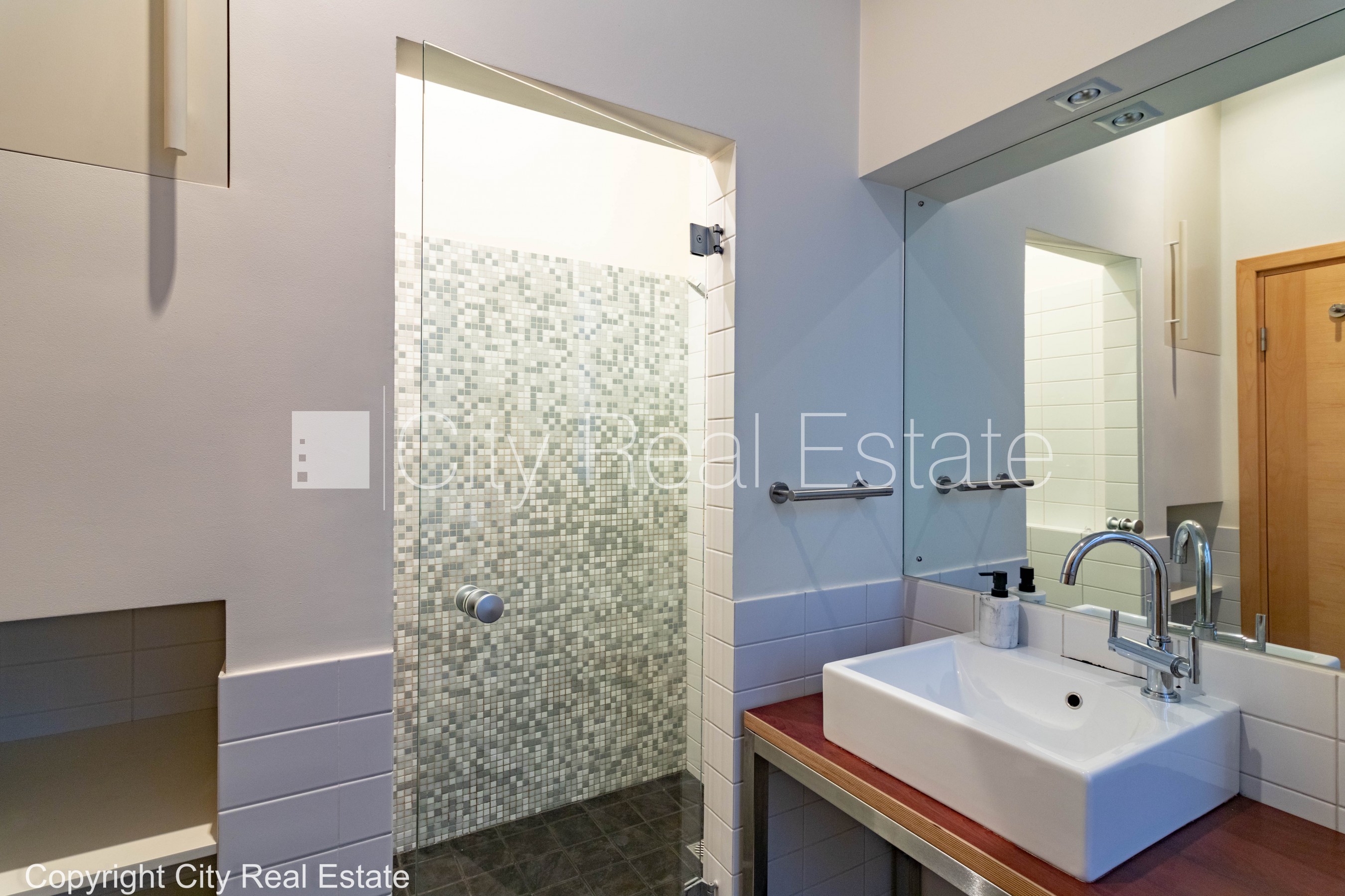 Объявление. Проект - Ausekļa 5 (Аусекля 5), фасадный дом, реновированный дом, бесплатная стоянка во дворе, вход Цена: 1800 EUR/мес. Foto #16