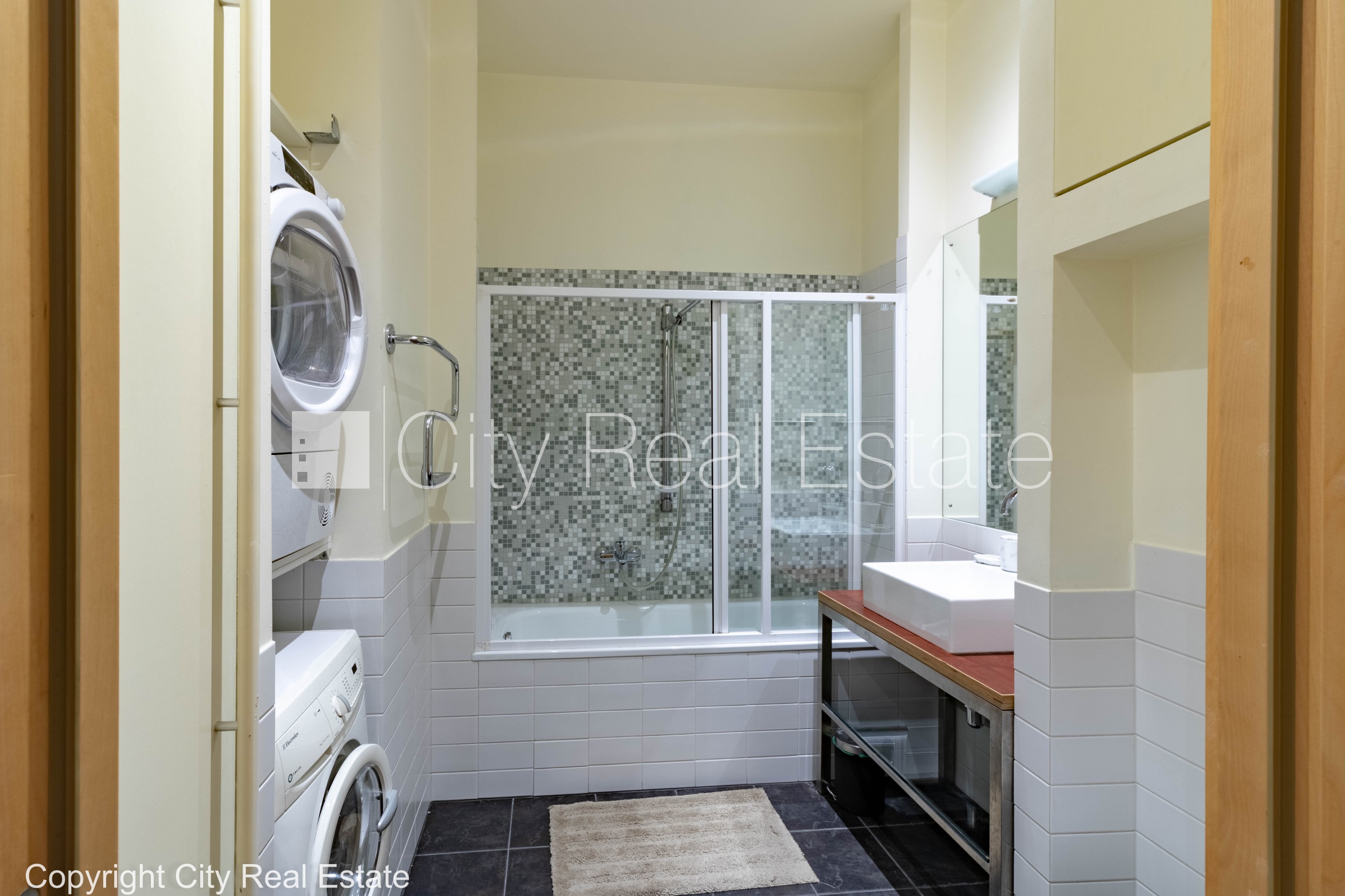 Объявление. Проект - Ausekļa 5 (Аусекля 5), фасадный дом, реновированный дом, бесплатная стоянка во дворе, вход Цена: 1800 EUR/мес. Foto #17