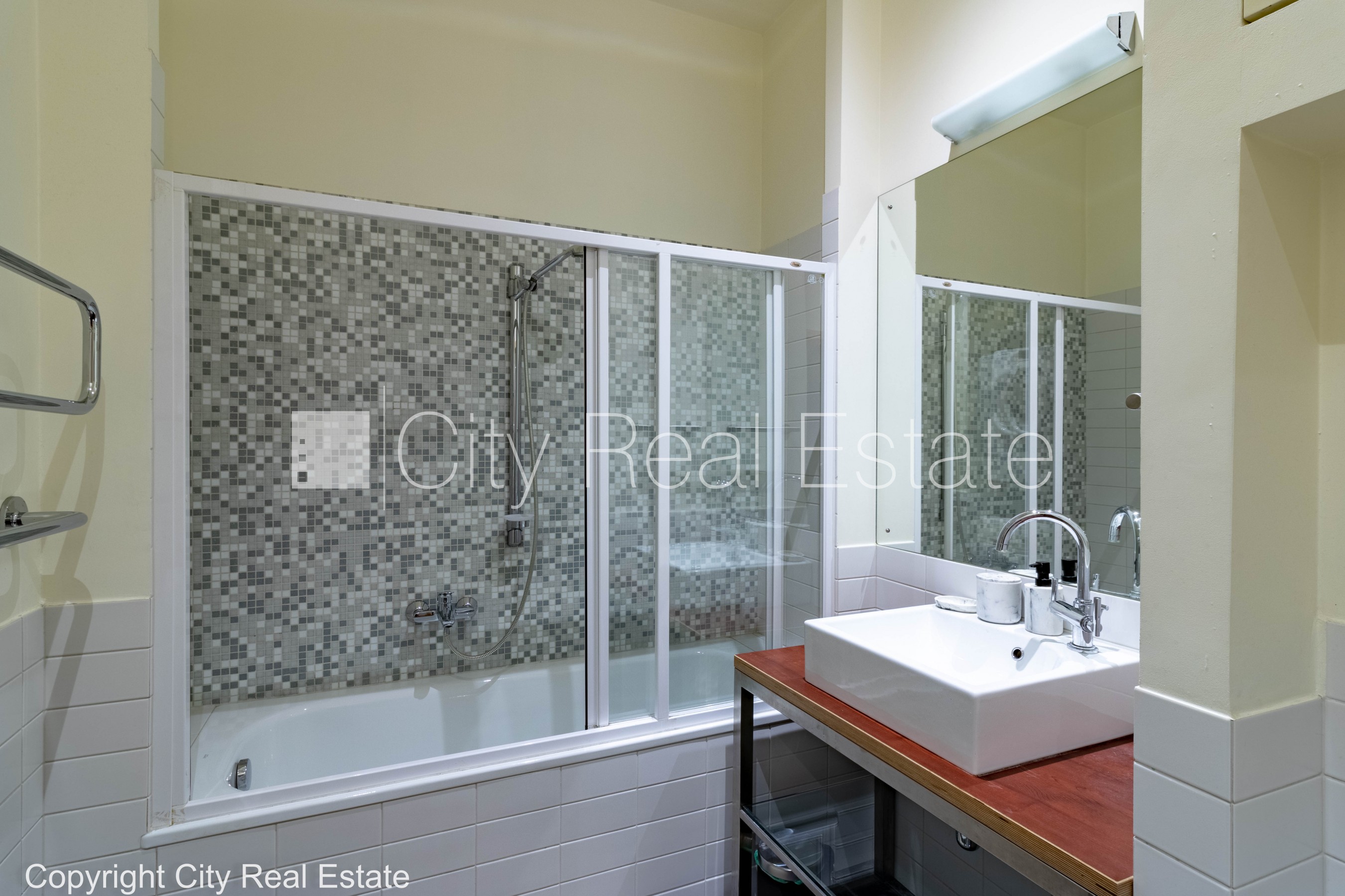 Объявление. Проект - Ausekļa 5 (Аусекля 5), фасадный дом, реновированный дом, бесплатная стоянка во дворе, вход Цена: 1800 EUR/мес. Foto #18