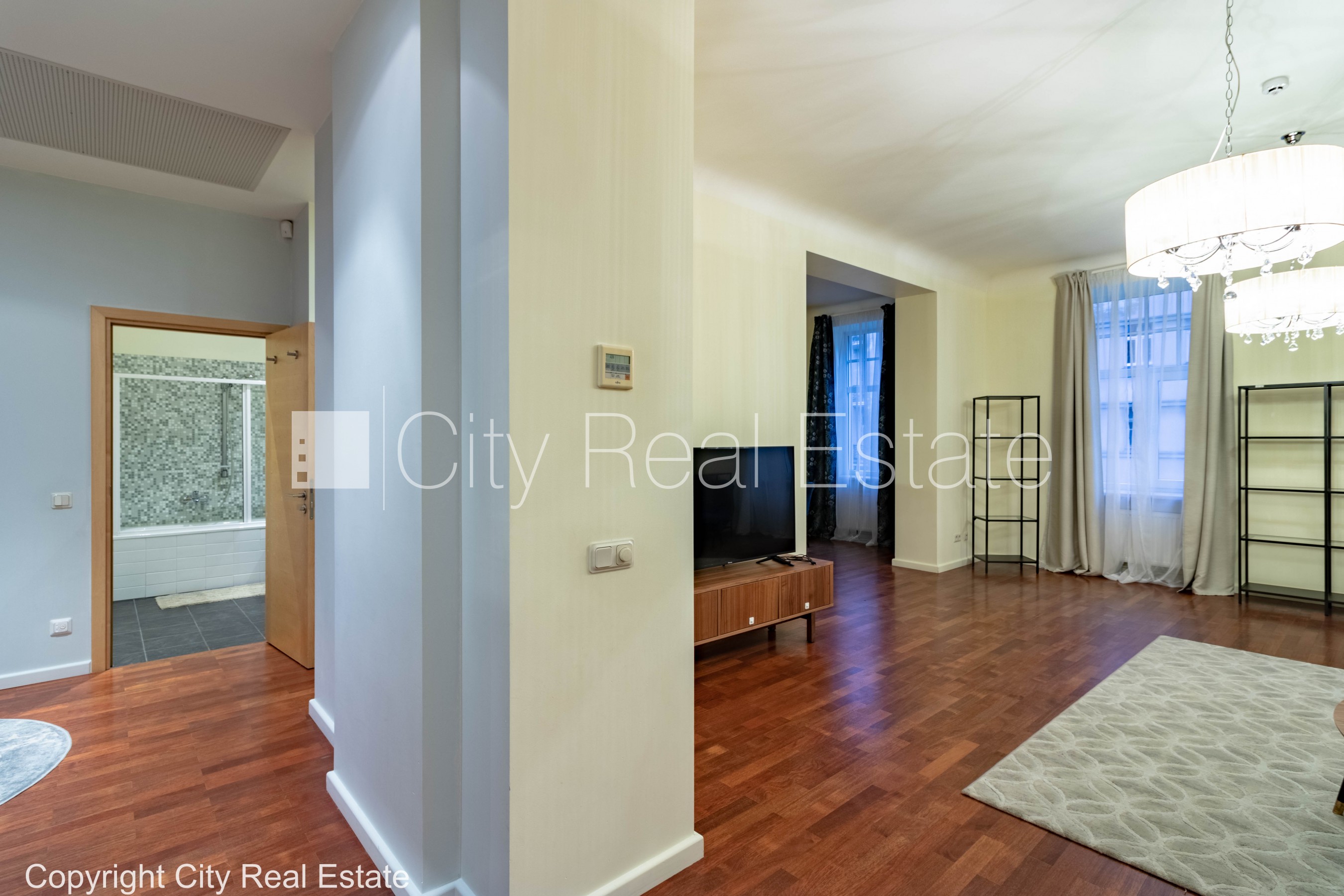 Объявление. Проект - Ausekļa 5 (Аусекля 5), фасадный дом, реновированный дом, бесплатная стоянка во дворе, вход Цена: 1800 EUR/мес. Foto #9