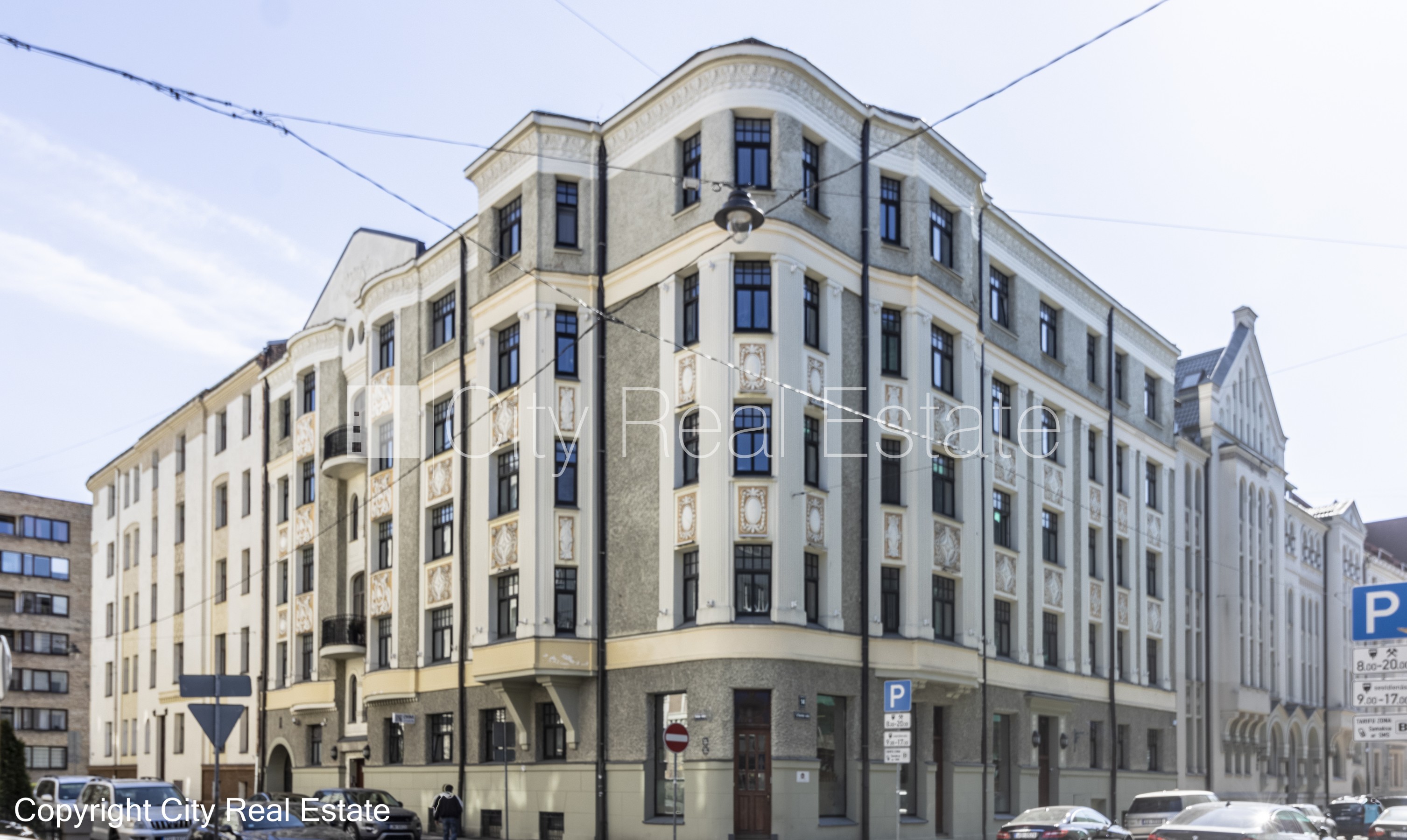 Sludinājumi. Fasādes māja, renovēta māja, labiekārtota apzaļumota teritorija, slēgta teritorija, ieeja no ielas Cena: 1235 EUR/mēn Foto #24