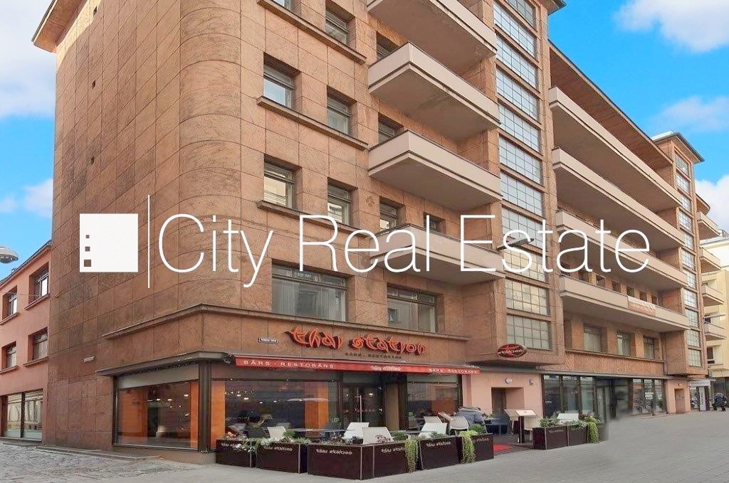 Sludinājumi. Fasādes māja, ieeja no ielas, ir lifts, kāpņu telpa pēc kosmētiskā remonta, logi vērsti uz ielas Cena: 550 EUR/mēn Foto #8