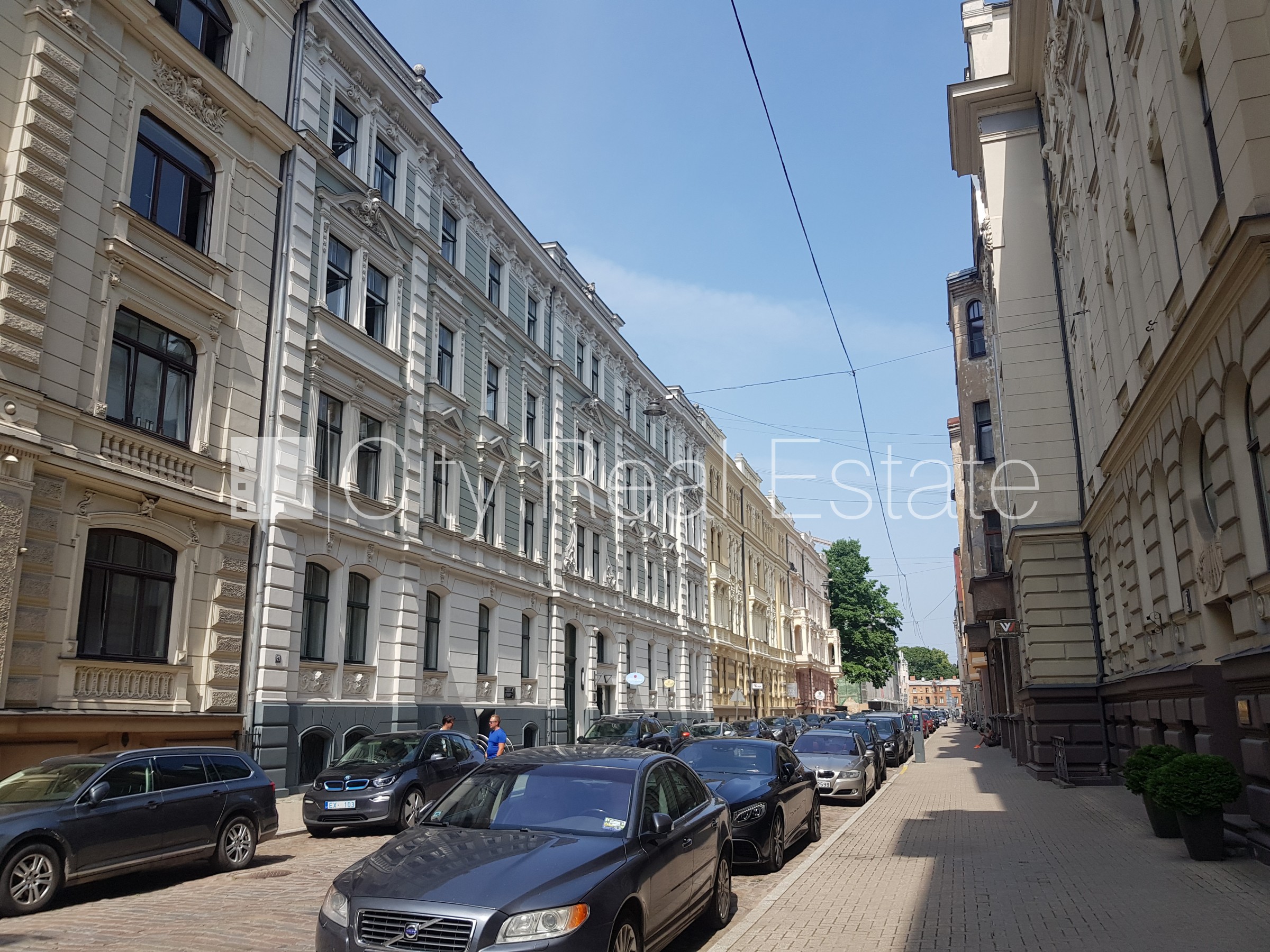 Sludinājumi. Pagalma ēka, renovēta māja, slēgts pagalms, ieeja no pagalma, beletāža, kāpņu telpa pēc kapitālā Cena: 1100 EUR/mēn Foto #23