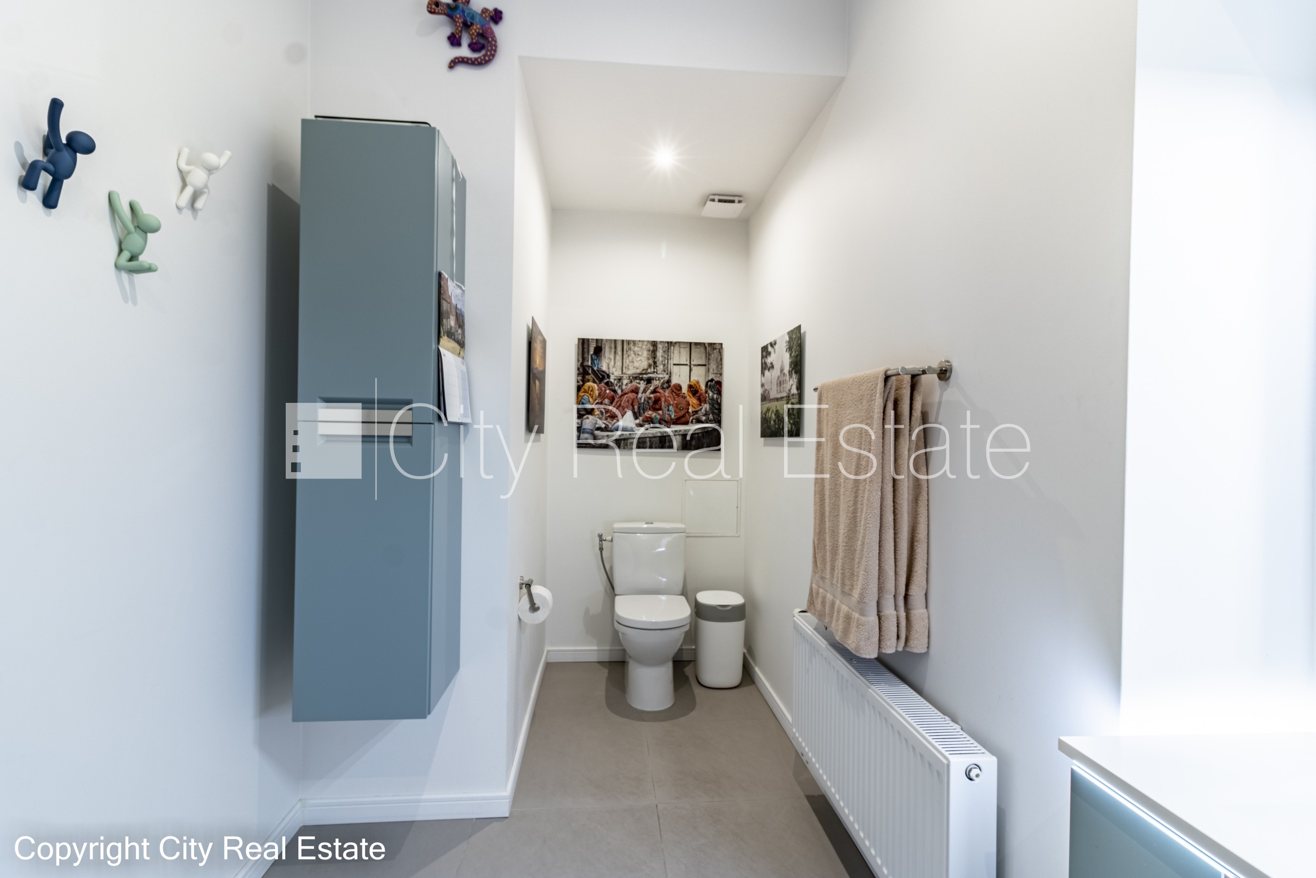 Sludinājumi. Pagalma ēka, renovēta māja, slēgts pagalms, ieeja no pagalma, beletāža, kāpņu telpa pēc kapitālā Cena: 1100 EUR/mēn Foto #17