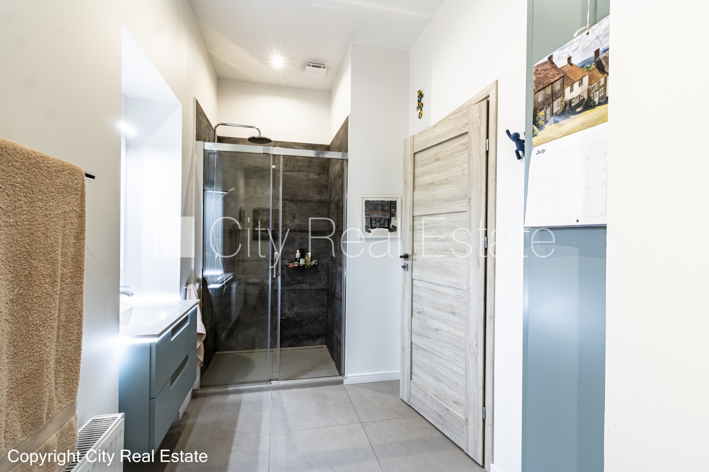 Sludinājumi. Pagalma ēka, renovēta māja, slēgts pagalms, ieeja no pagalma, beletāža, kāpņu telpa pēc kapitālā Cena: 1100 EUR/mēn Foto #18