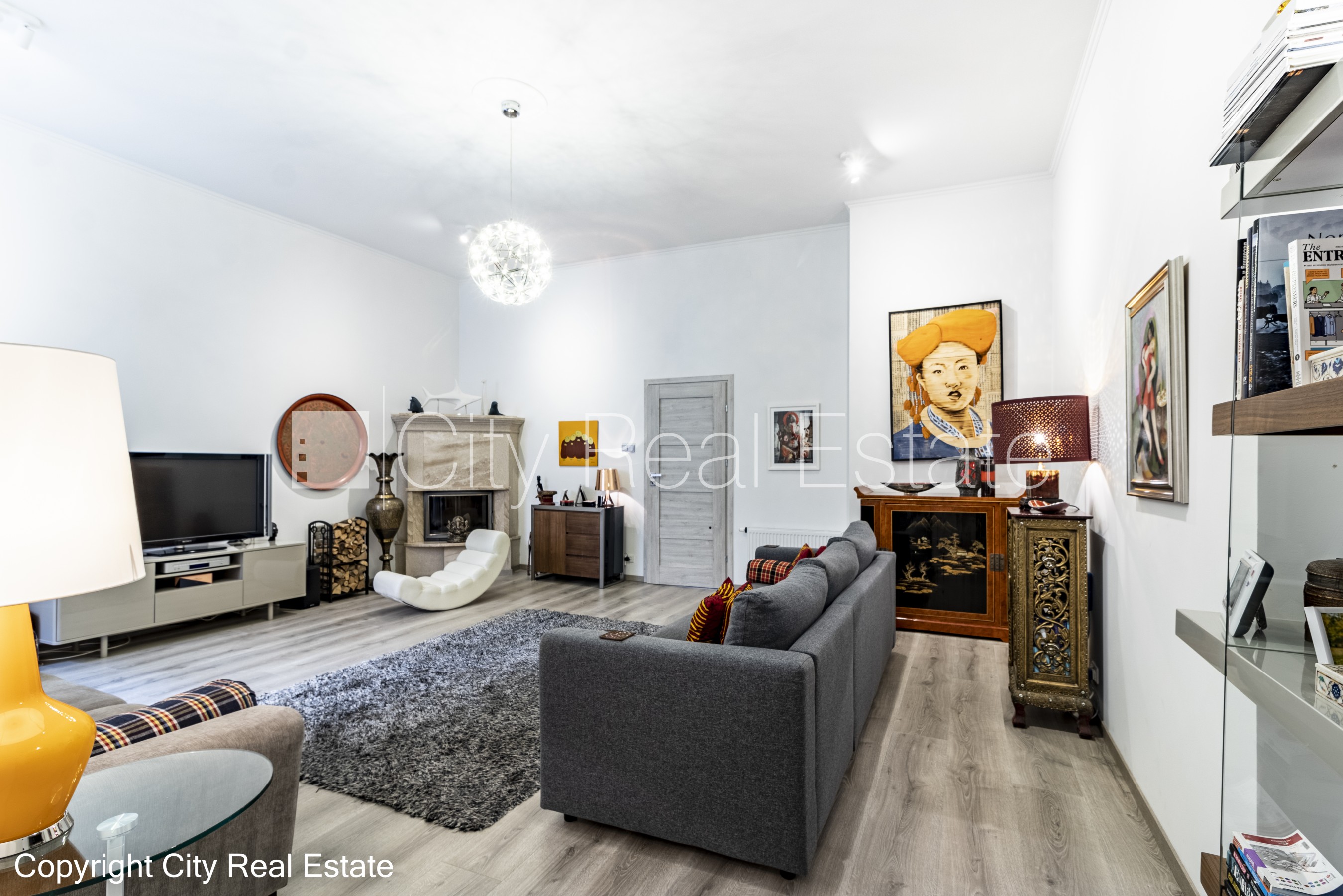 Sludinājumi. Pagalma ēka, renovēta māja, slēgts pagalms, ieeja no pagalma, beletāža, kāpņu telpa pēc kapitālā Cena: 1100 EUR/mēn Foto #2