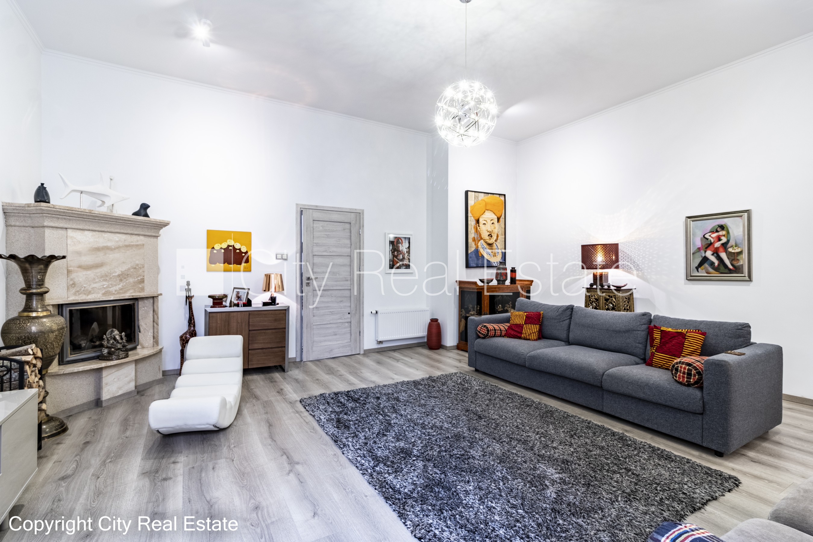 Sludinājumi. Pagalma ēka, renovēta māja, slēgts pagalms, ieeja no pagalma, beletāža, kāpņu telpa pēc kapitālā Cena: 1100 EUR/mēn Foto #4